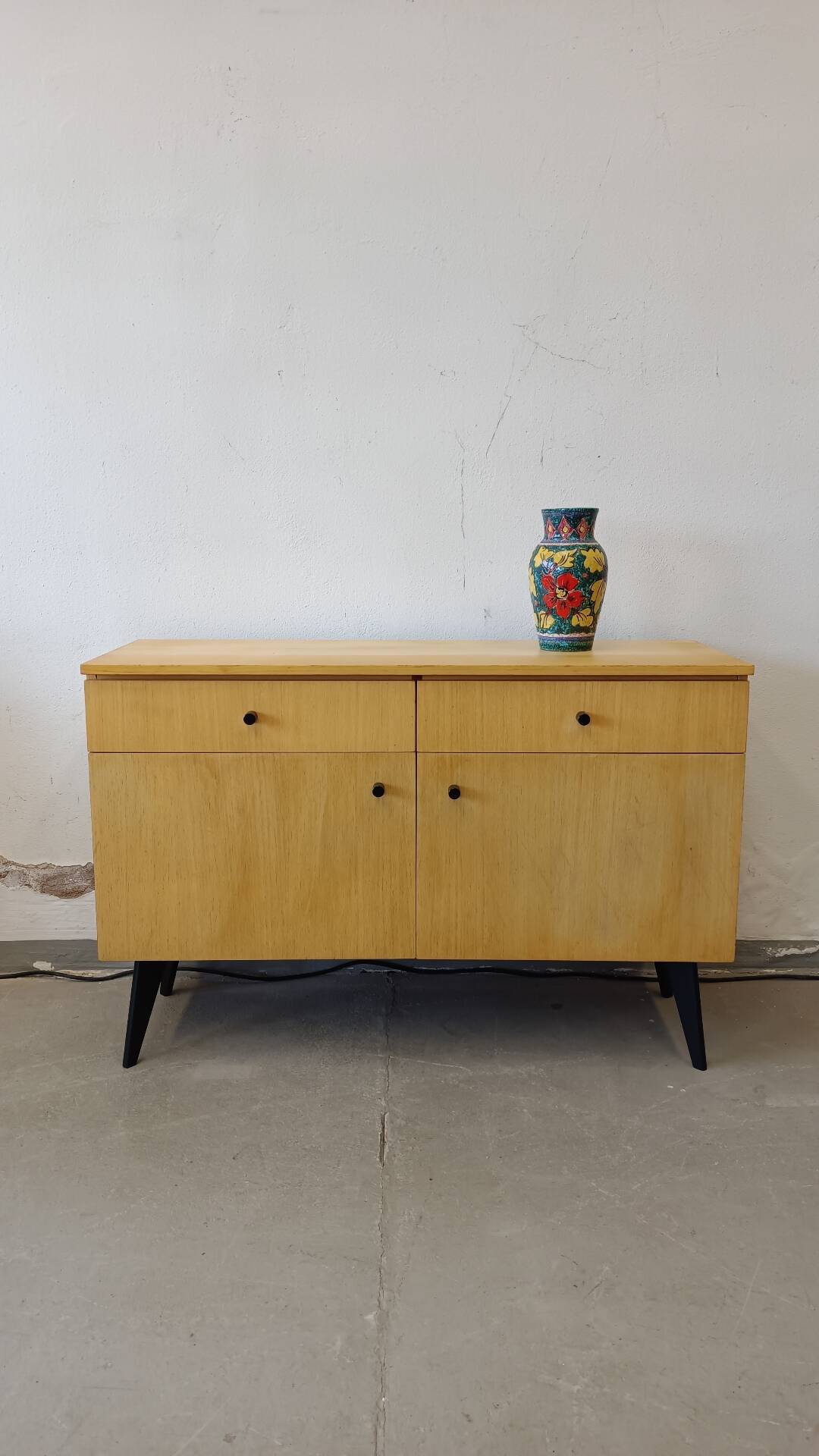 Clear buffet with 2 doors
