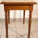 Table pieds cannelés