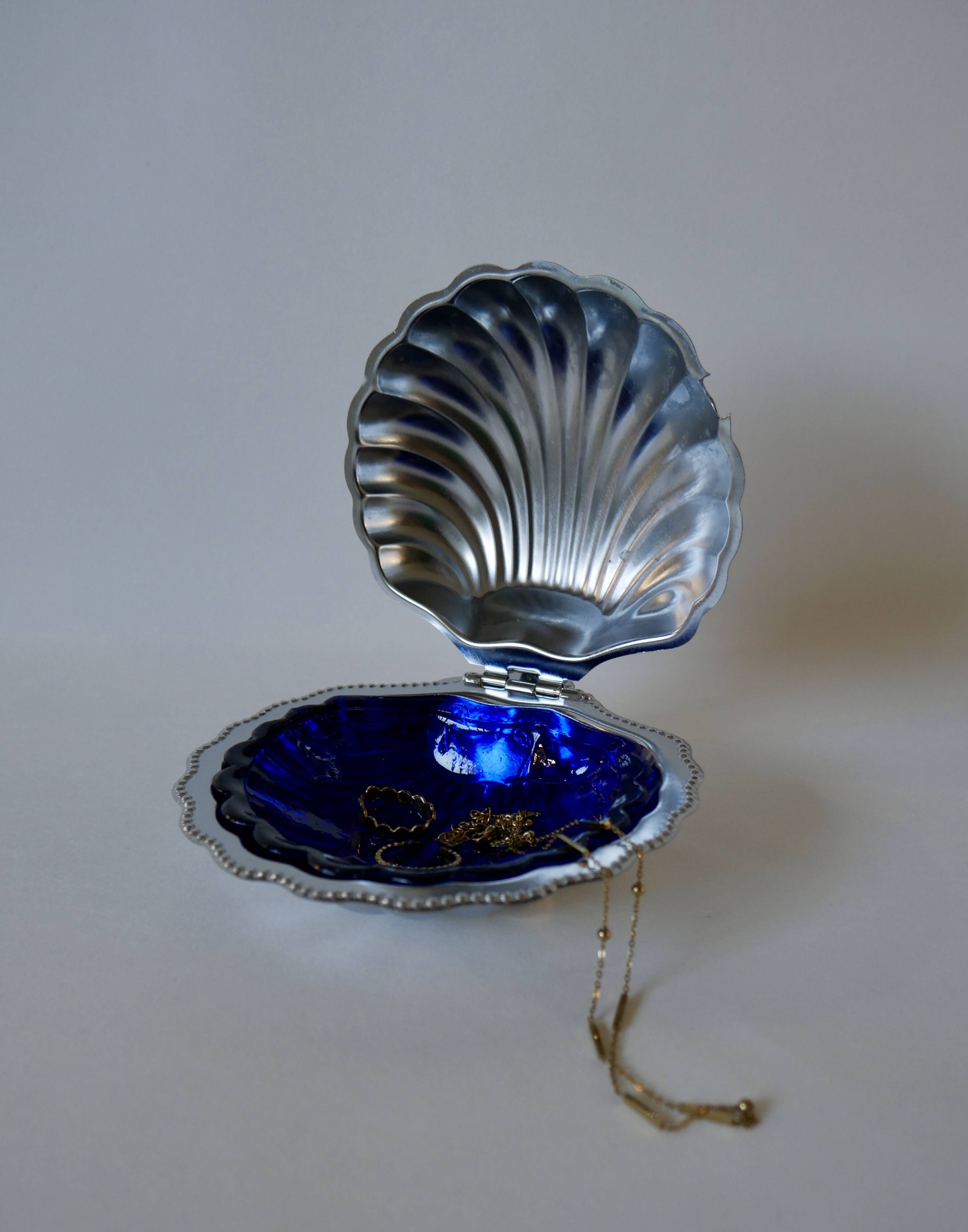 Shell pocket in silver metal and blue glass interior from the 60s and 70s