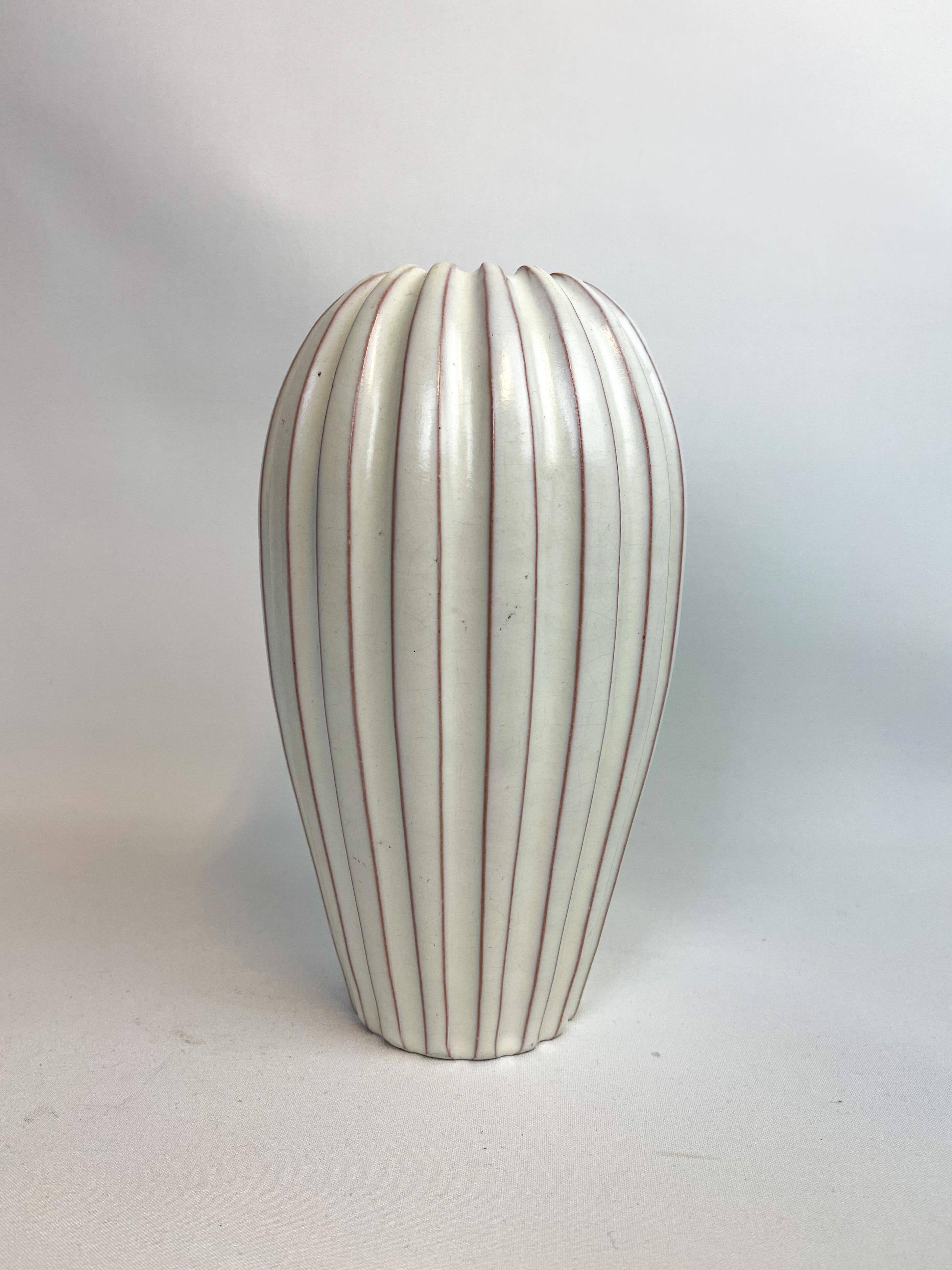 Mid-century vase by Vicke Lindstrand, 1940s, Sweden