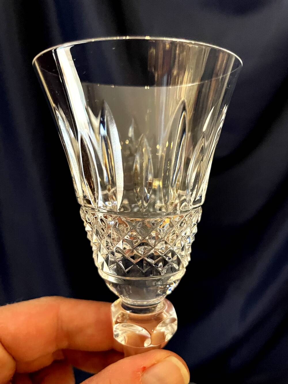 Suite de 6 verres a liqueur en verre taille art de la table