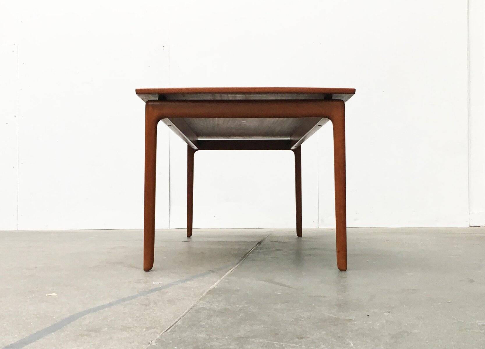 Mid-century teak coffee table by Ole Wanscher for Poul Jeppesens Møbelfabrik.