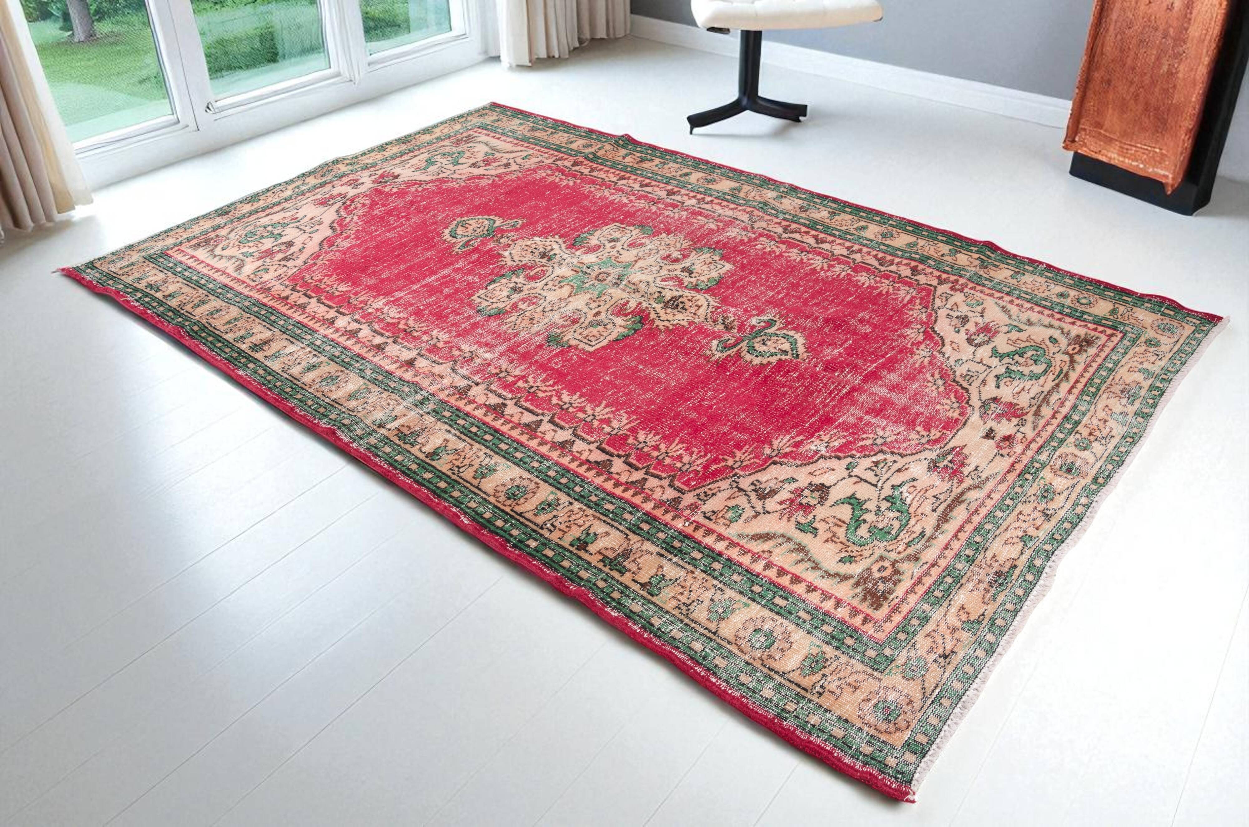 One  a KiND vİNTAGE tURKİSH oUSHAK rUG  SKU 2004
