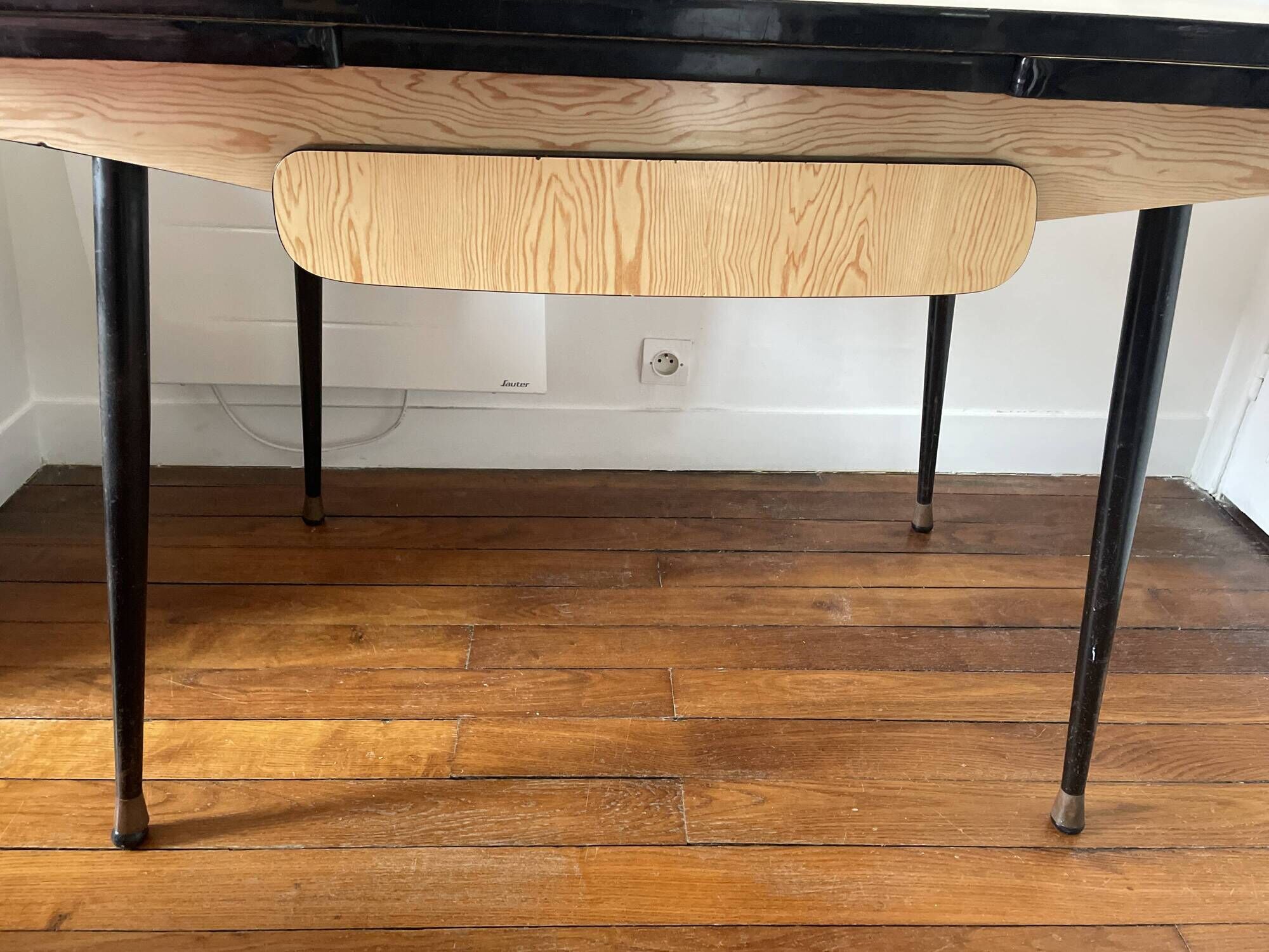 Table in Formica