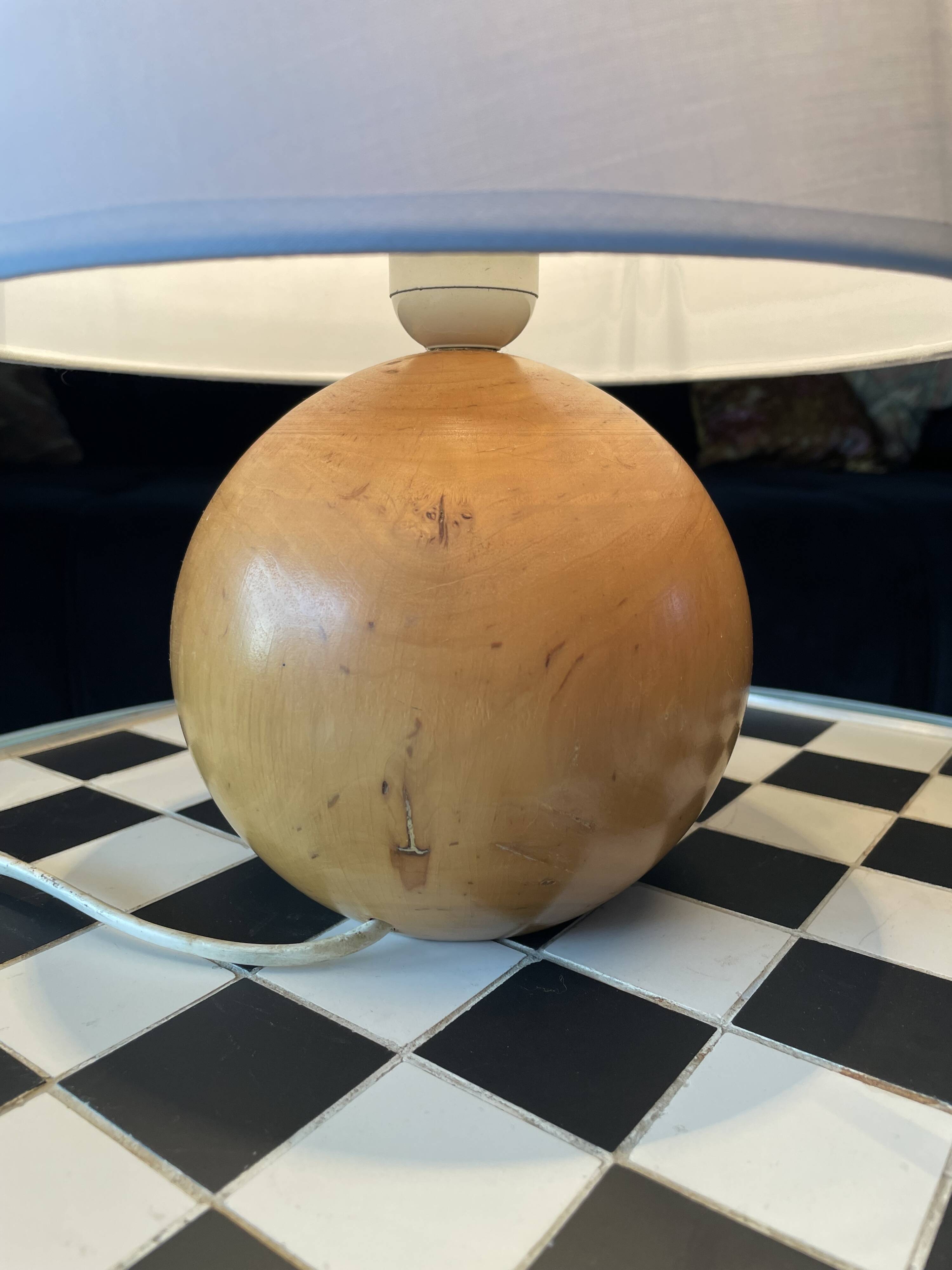 Lampe vintage en bois tourné massif