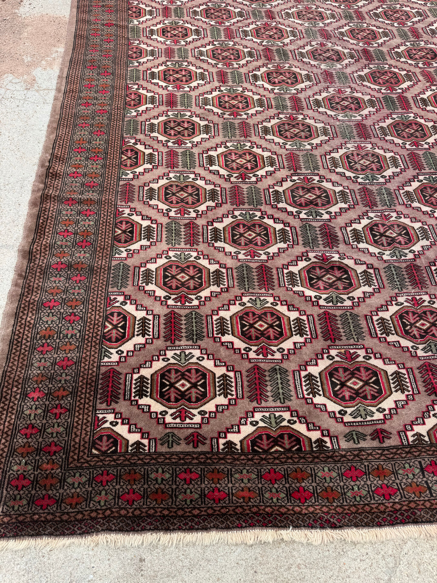 Large antique Bukhara carpet (300X375cm)