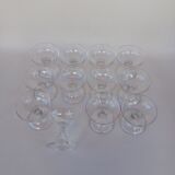 12 coupes à Champagne en cristal de val saint lambert. Service Pied Cloche Uni. Fin XIX Eme.