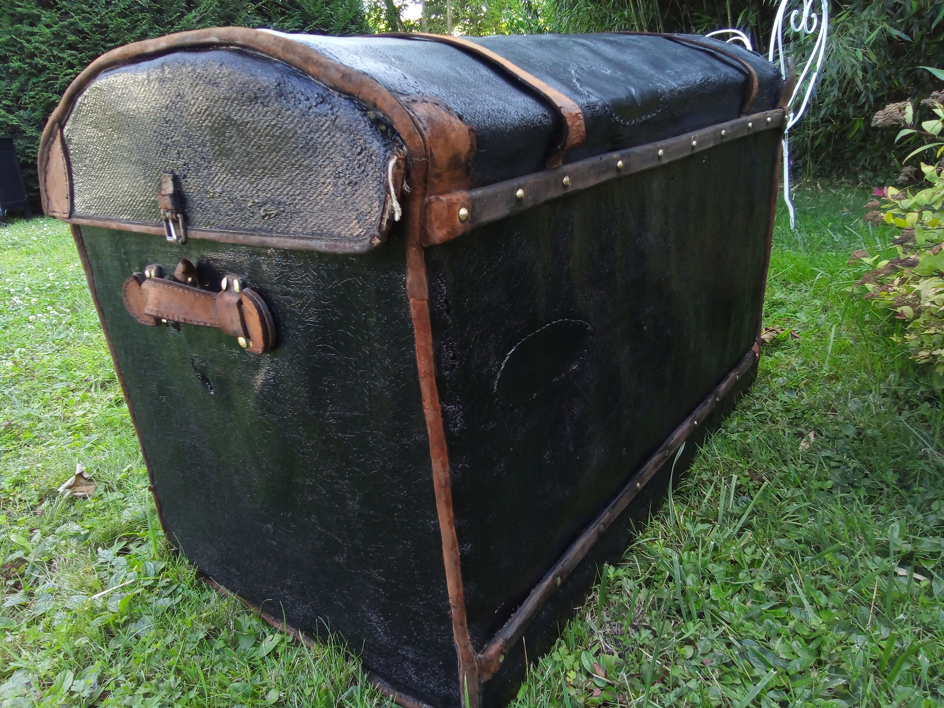 Carriage trunk leather wicker brass linen