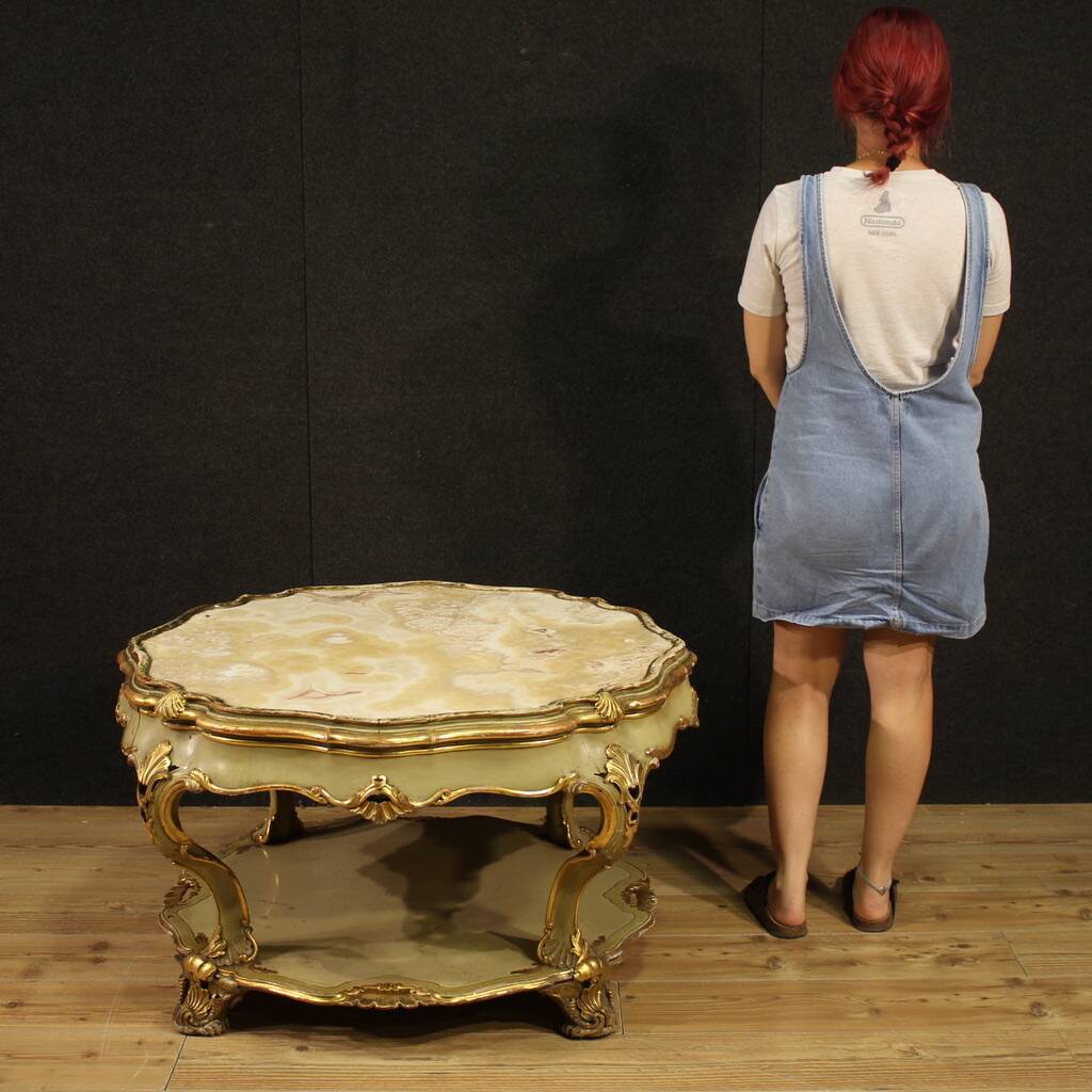 Table basse vénitienne laquée de style Louis XV du XXe siècle