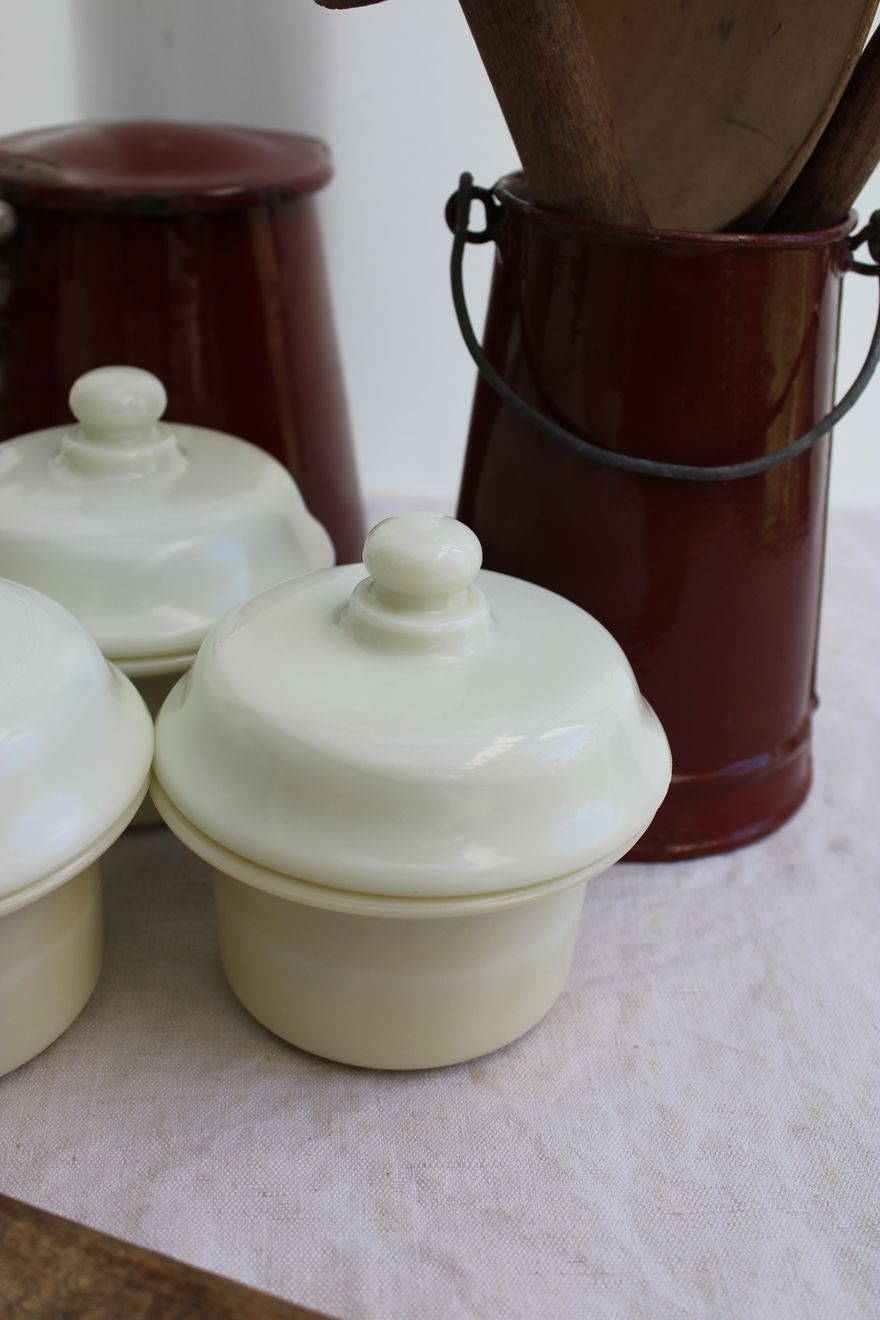 Set of 5 pots