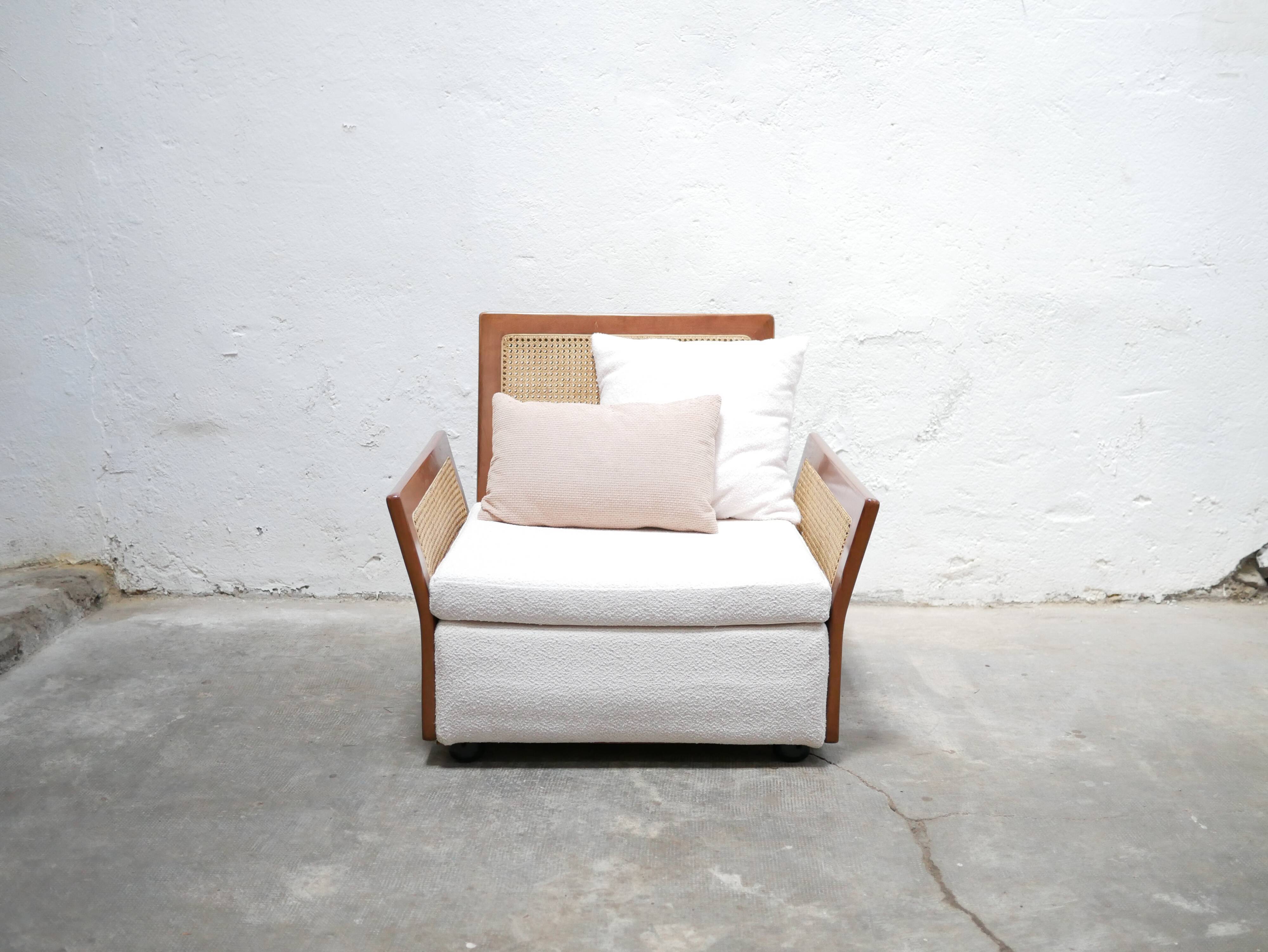 Fauteuil vintage en bois et cannage