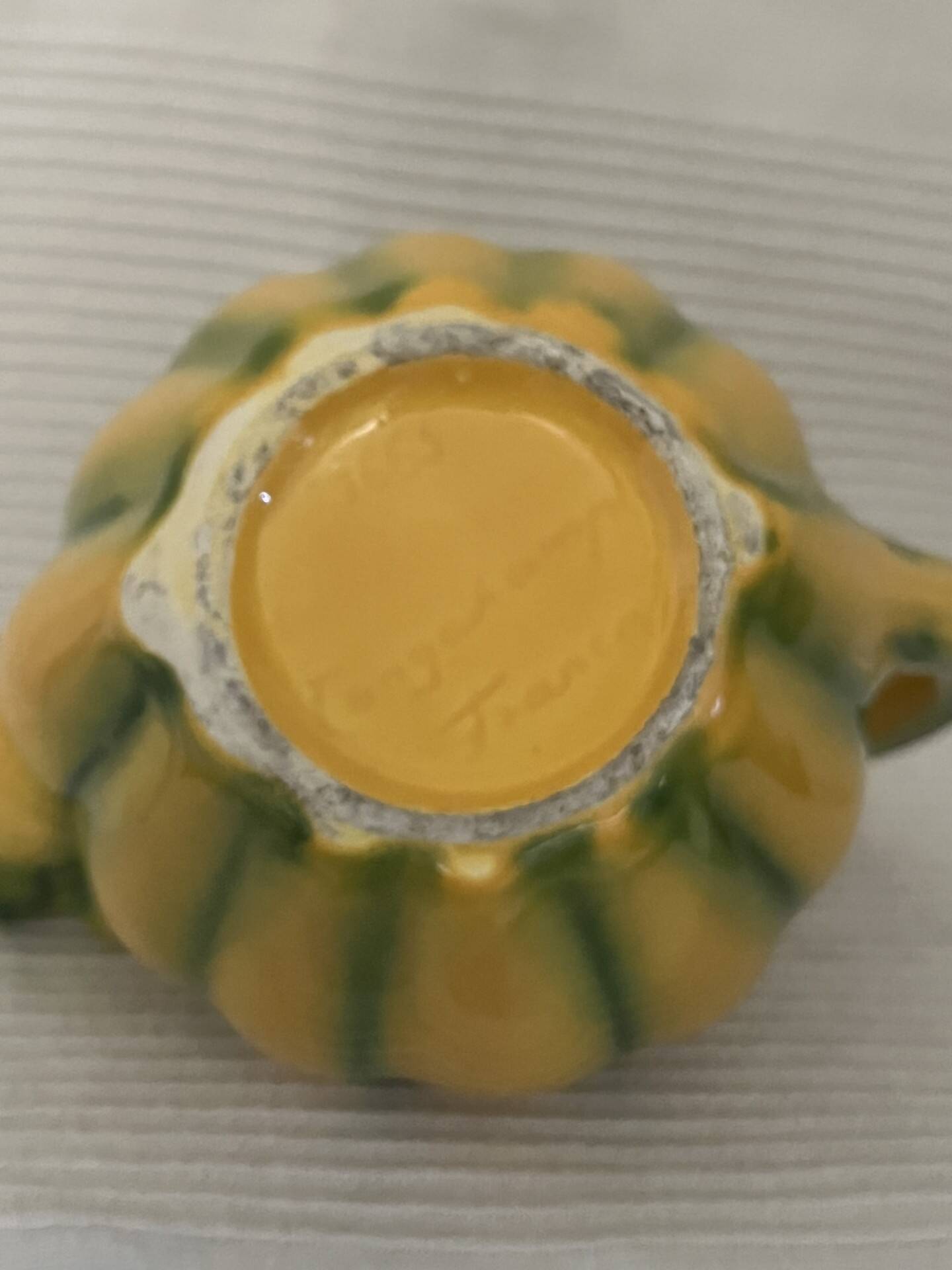 Pichet forme melon en ceramique