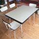 Table formica avec 4 chaises assorties