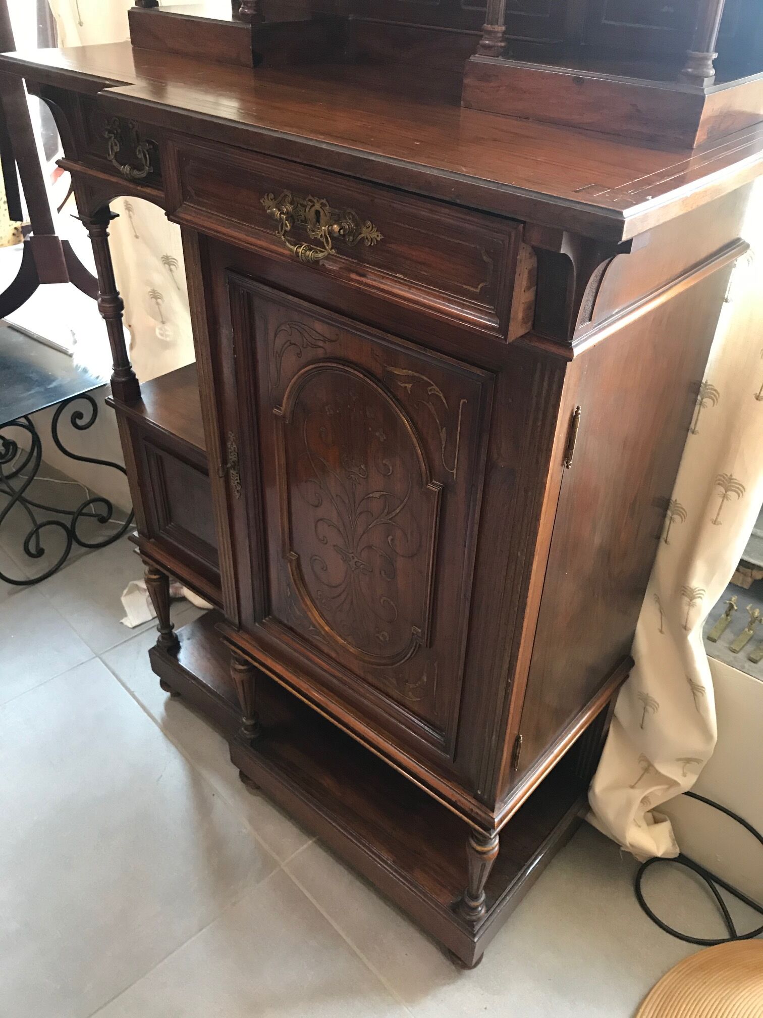 Art Nouveau showcase