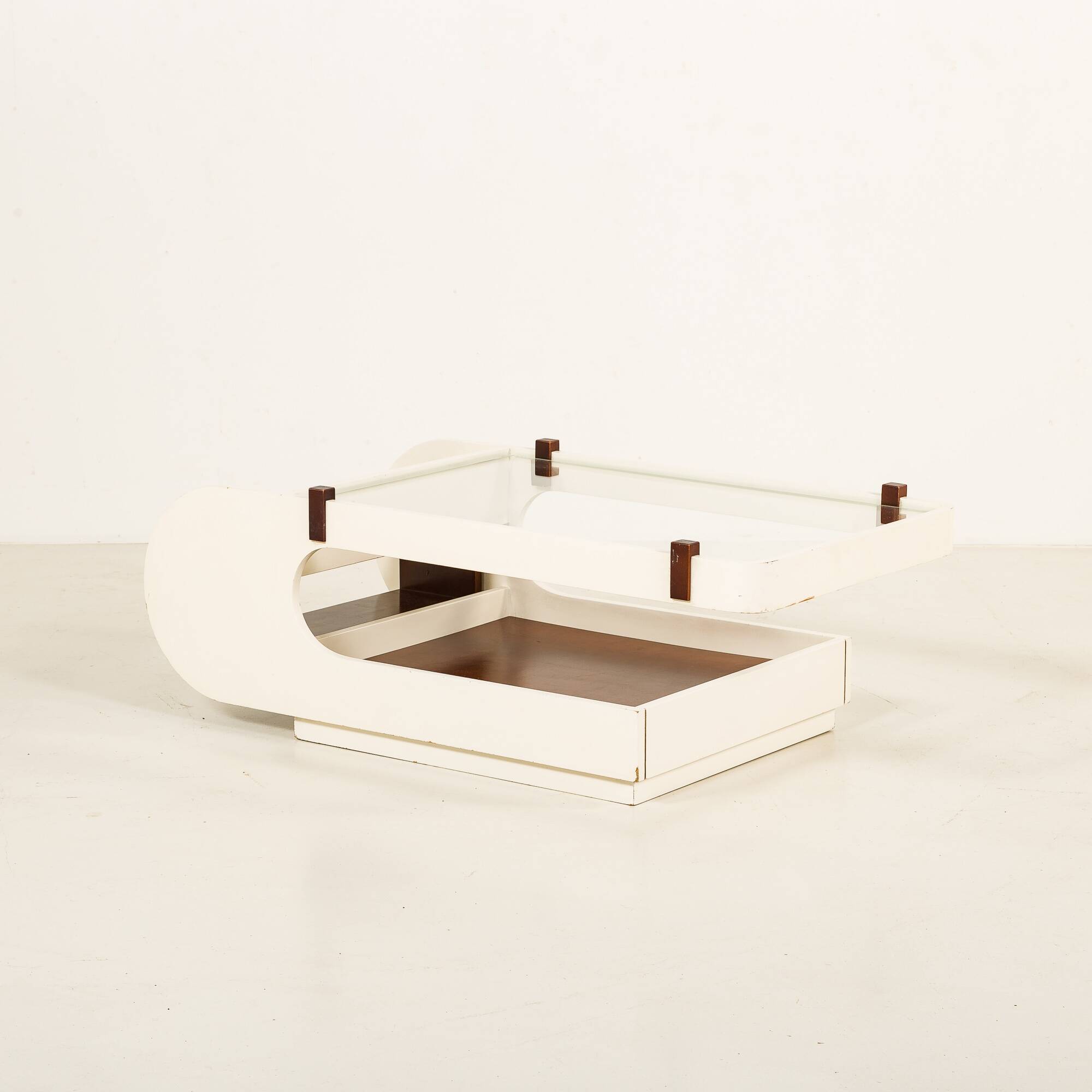 Table basse italienne avec un compartiment bar, années 1970.