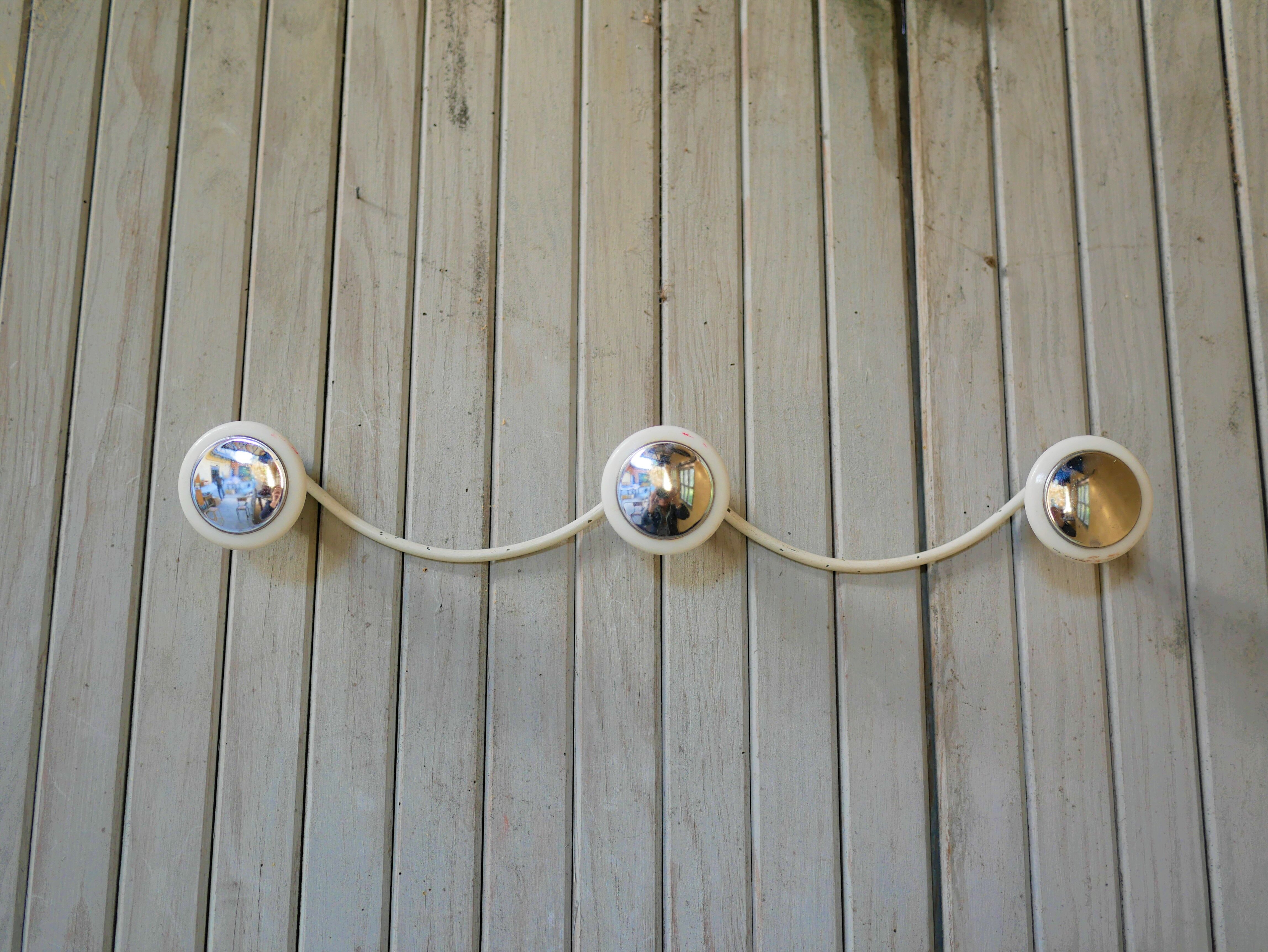 Vintage peg 3 hooks in white metal and bakelite