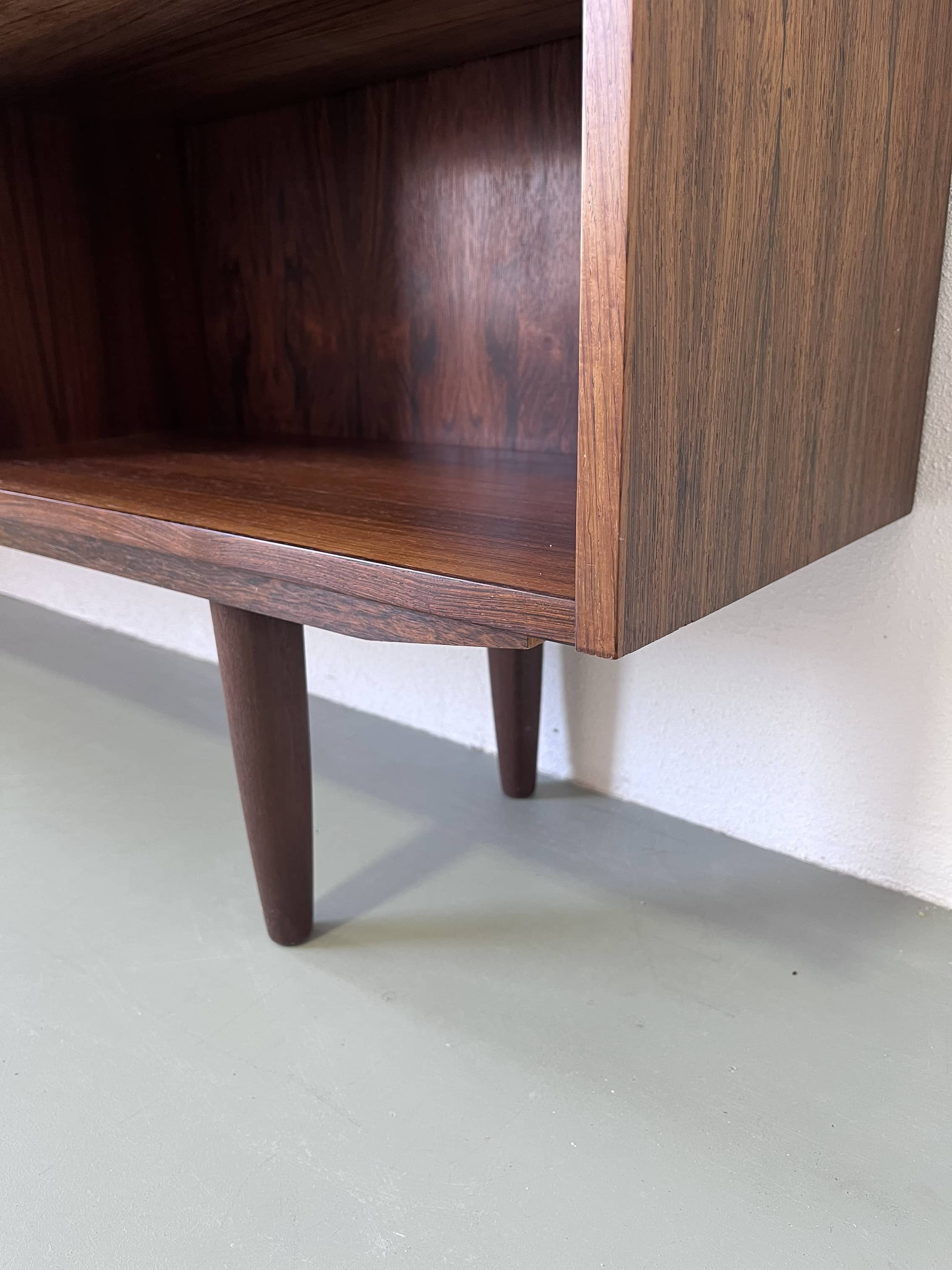 Vintage palissander bookcase