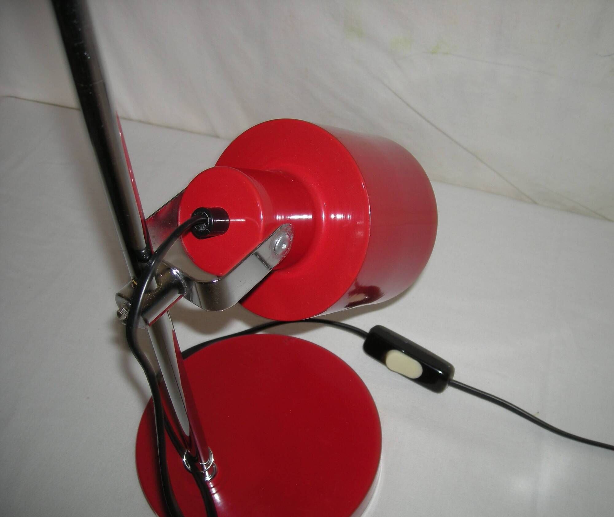 Sliding red desk lamp from the 1970s.