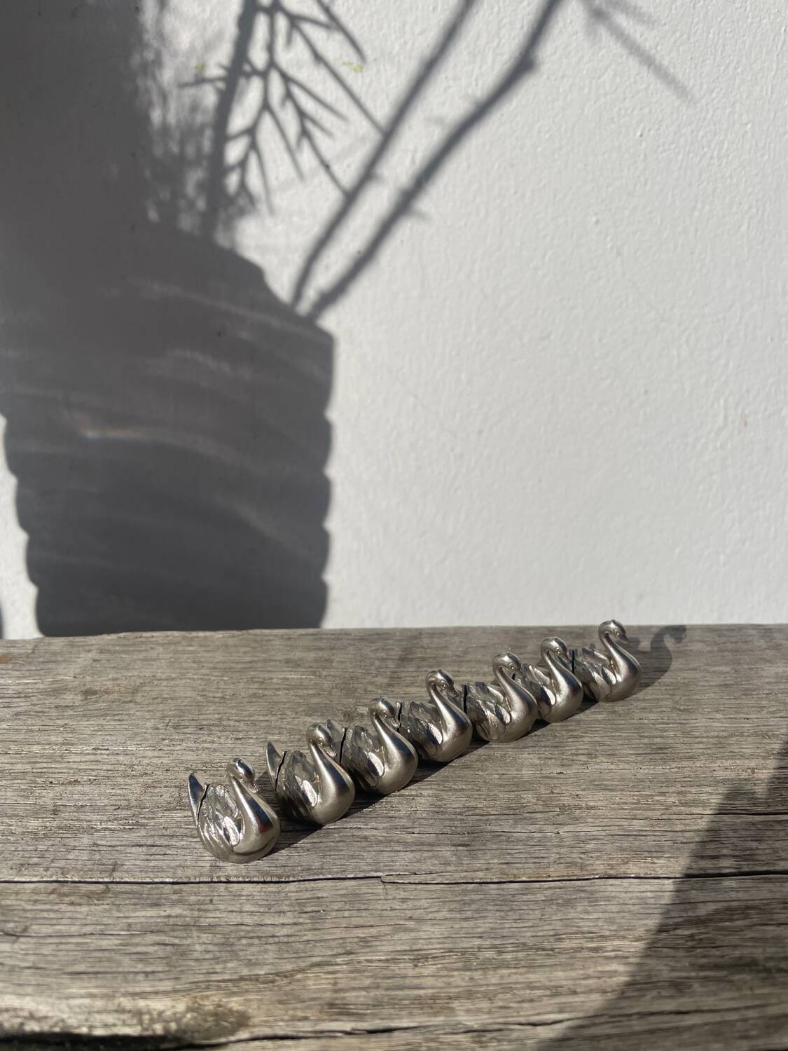 7 silver-plated metal swan name tags