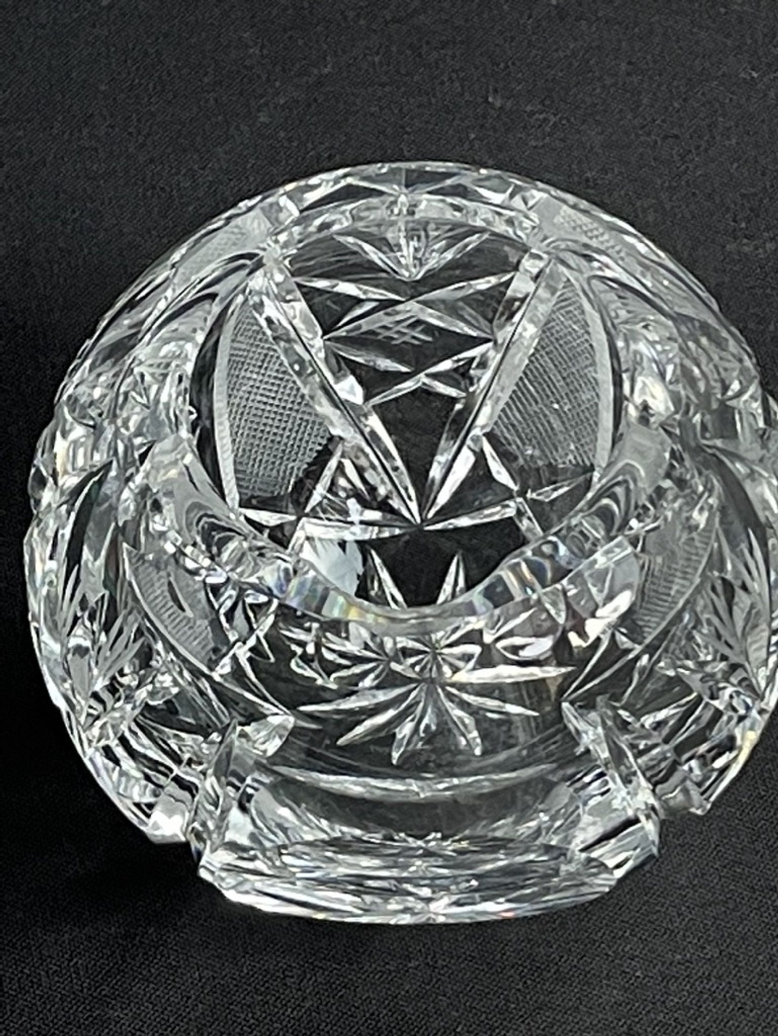 Cendrier boule individuel en cristal taillé - XXème