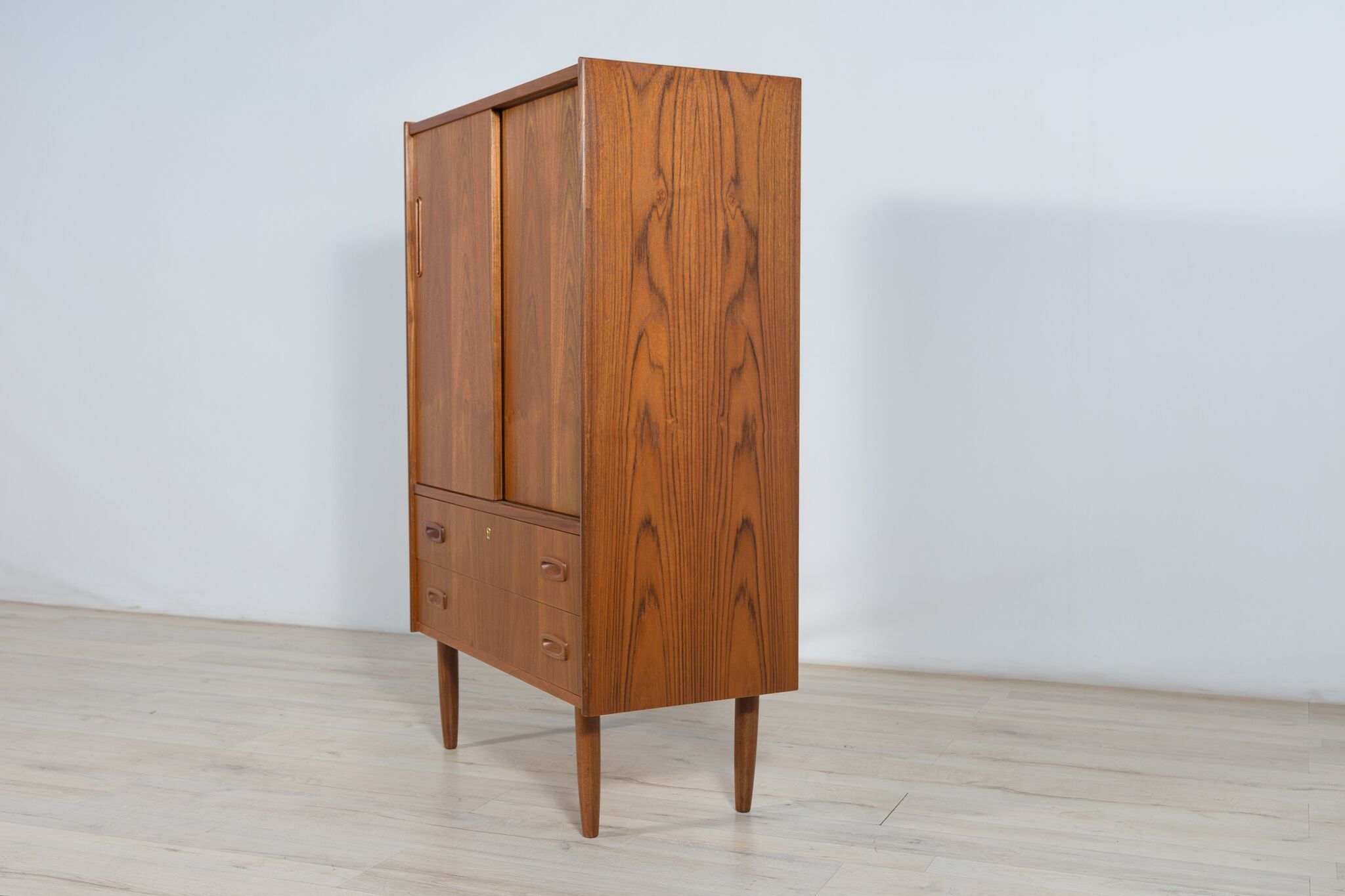 Commode en teck du milieu du siècle, années 1960