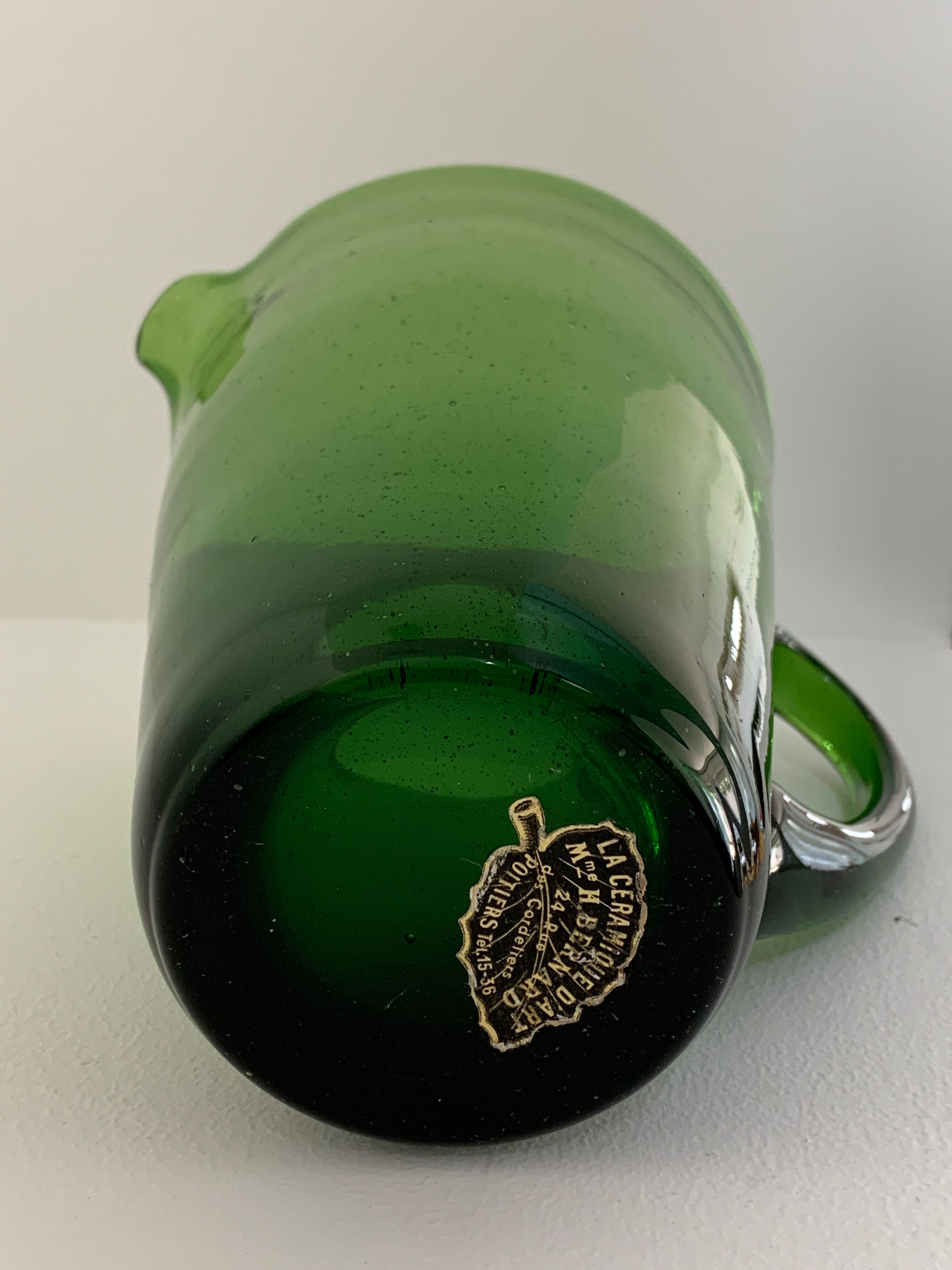 Carafe et 6 verres en verre vert bullé