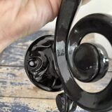Paire d’appliques murales vintage en fonte émaillée