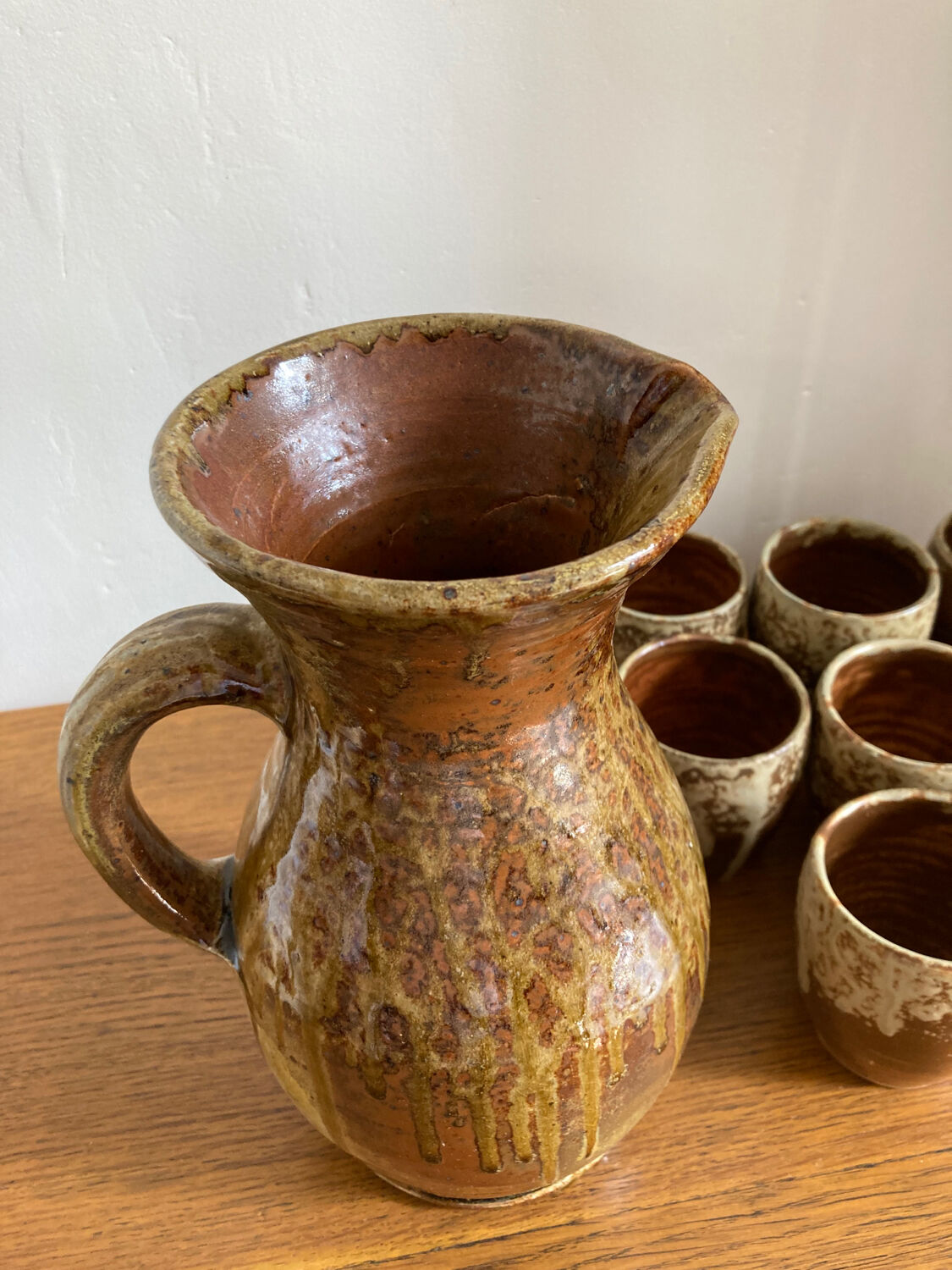 Terracotta and gray orangeade service