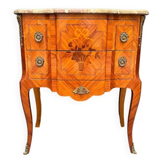 Small transition style jumping chest of drawers.