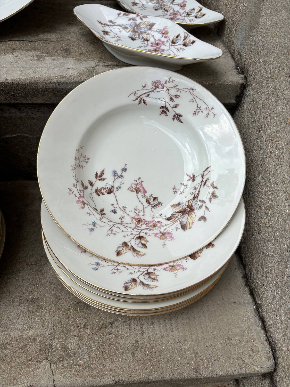 Porcelain Tableware – Late 19th Century – 40 pieces