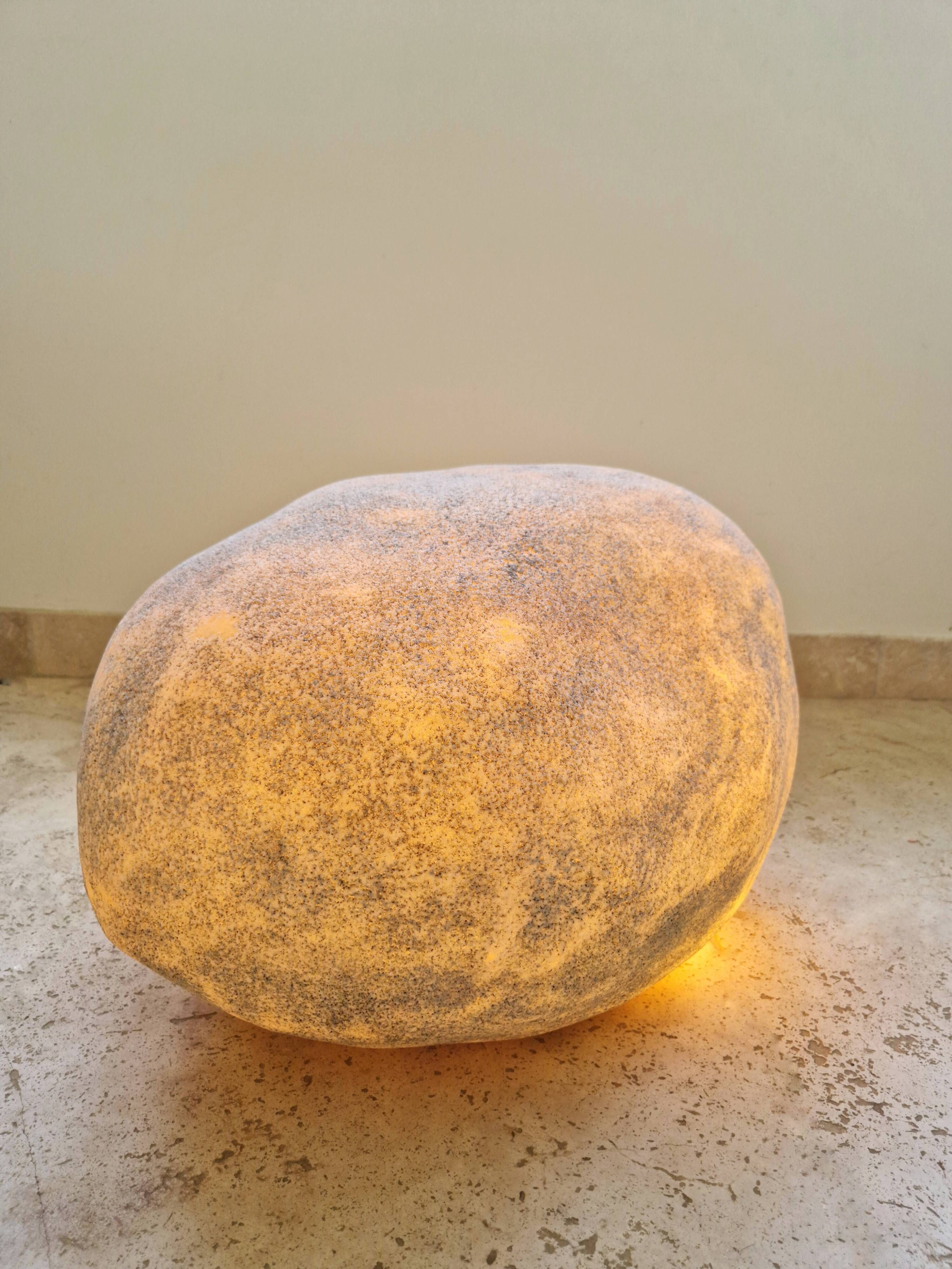 André Cazenave, Atelier A, Grande Lampe "Dora" en forme de caillou