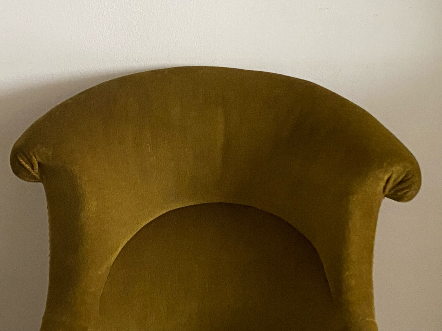 Green velvet toad armchair