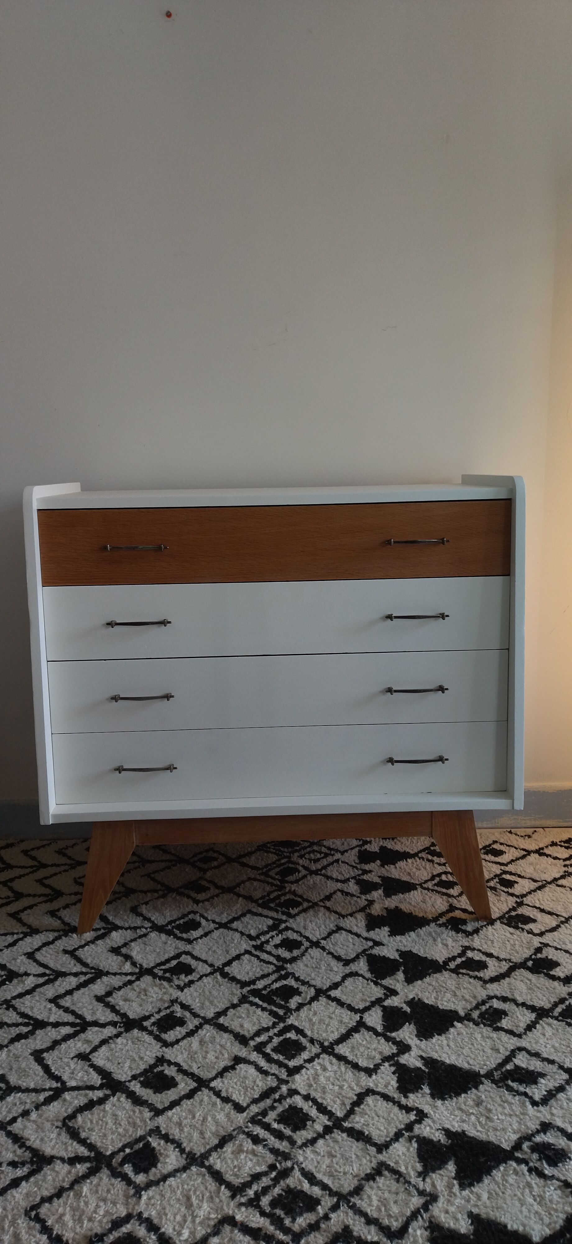 Chest of drawer compass feet