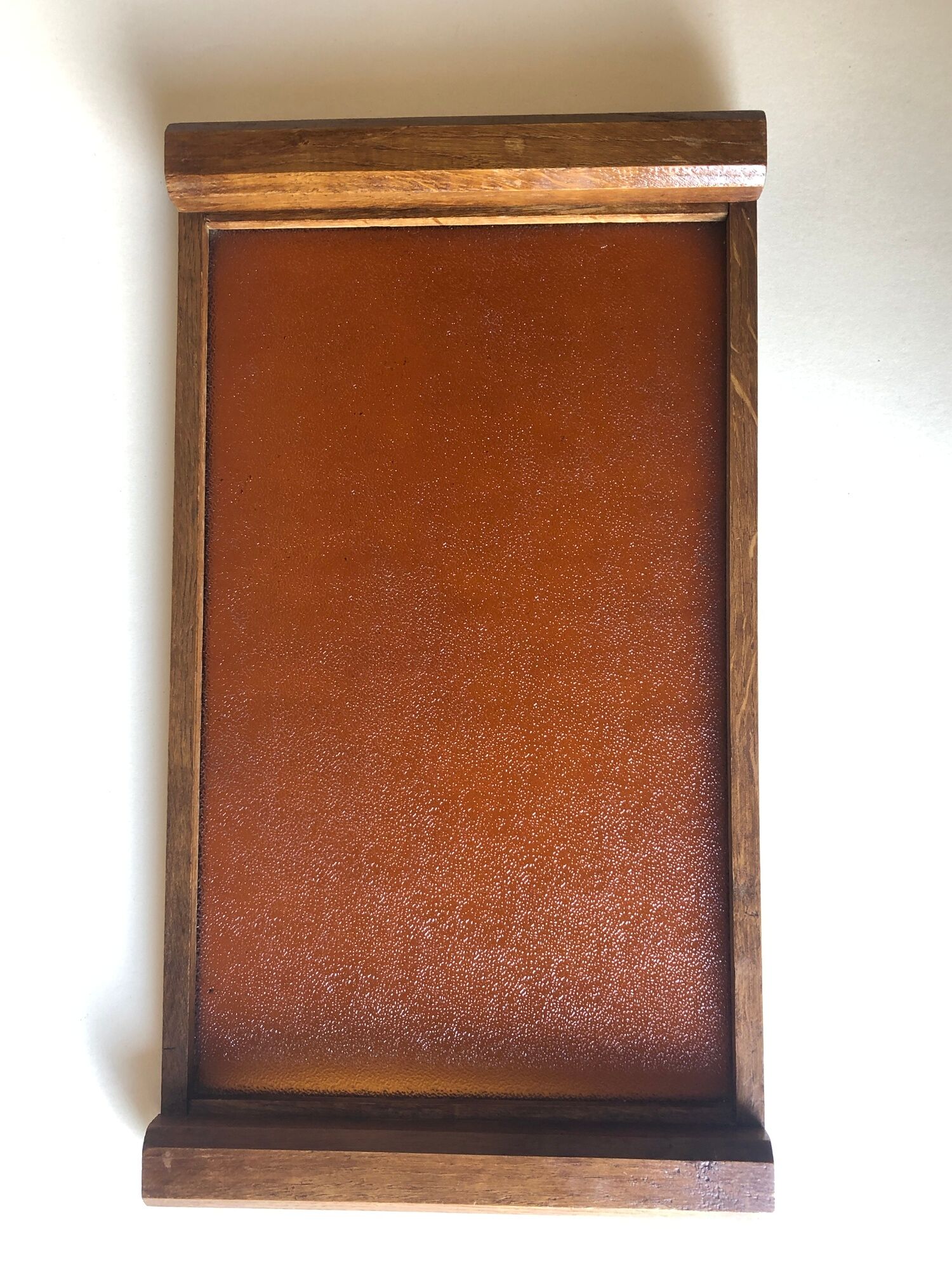 Plateau bois et verre granité couleur ambre