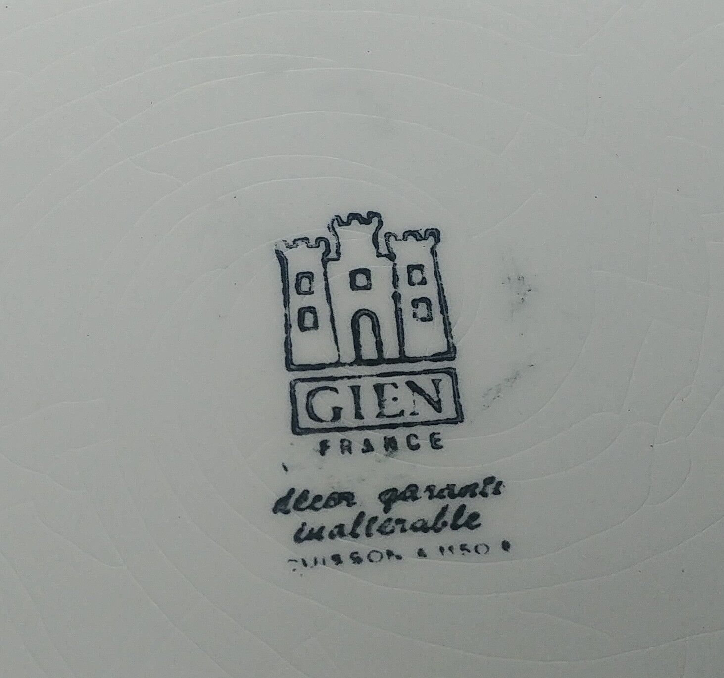 Serving dish with its glass lid of the earthenware factory of Gien model "the roaster"