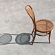 Paire de chaises en cannage et bois courbé par Mundus