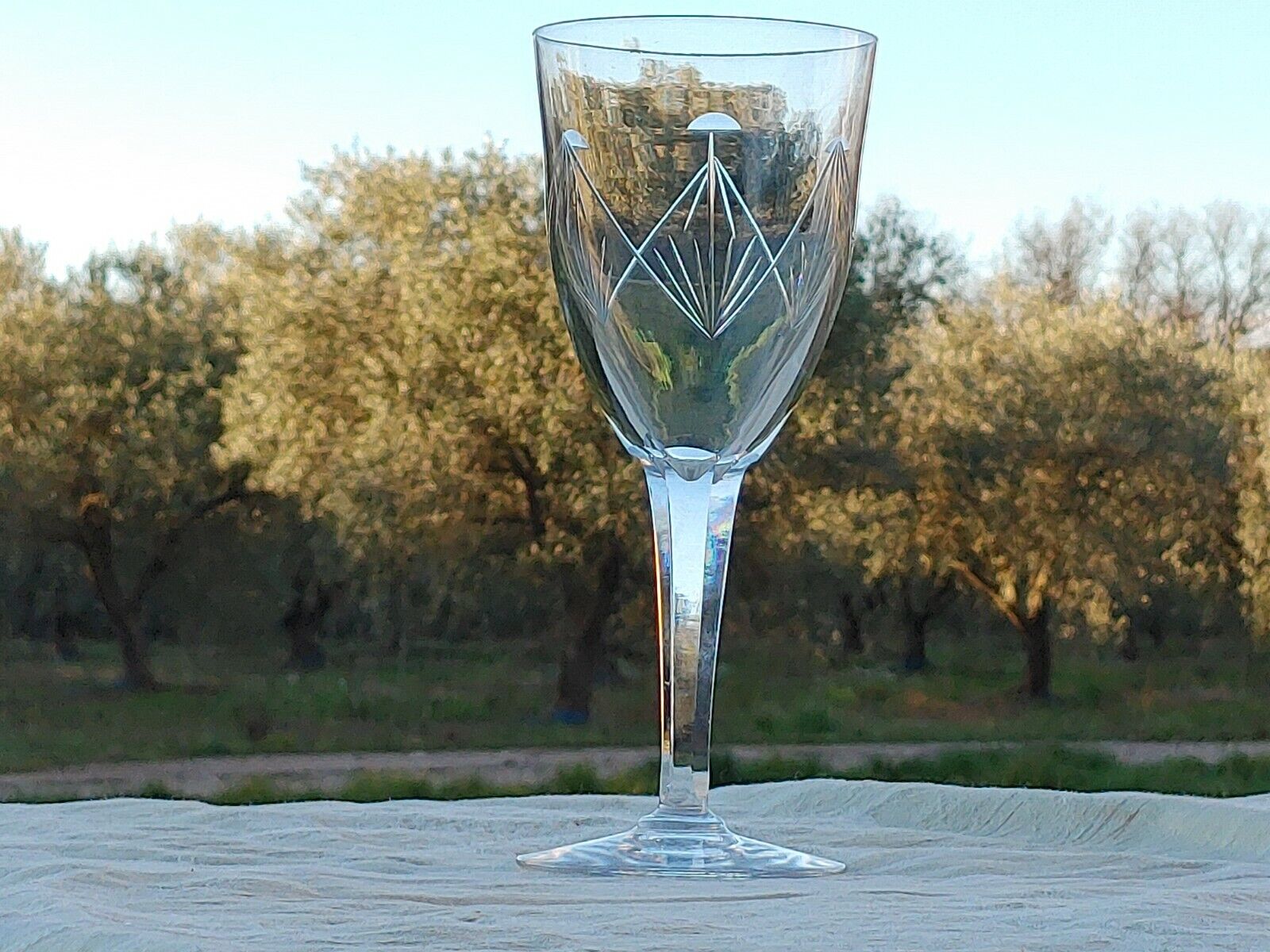 6 verres à eau en cristal taillé jambe à facettes baccarat ou saint louis