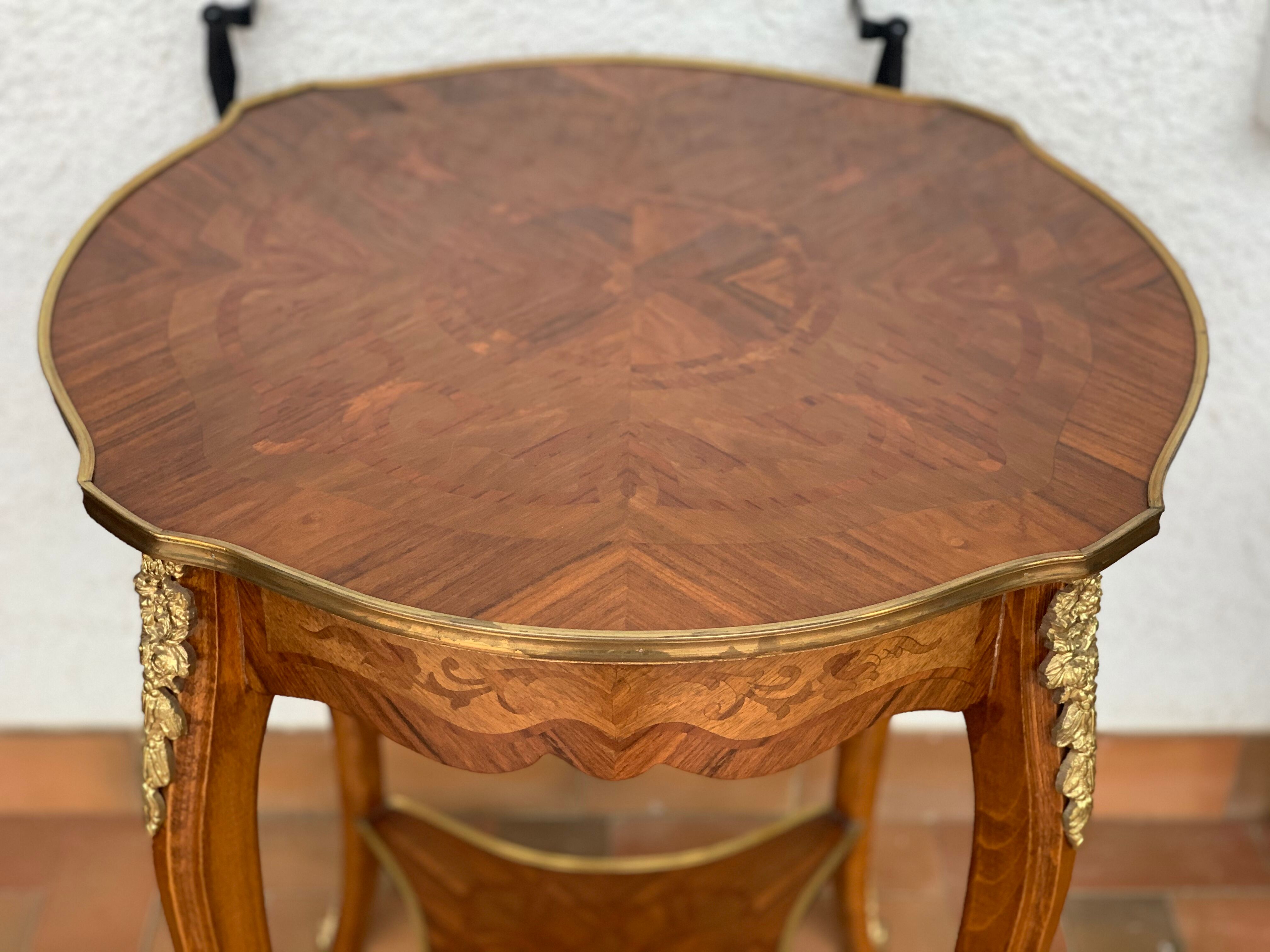 Rosewood table/pedestal and marquetry