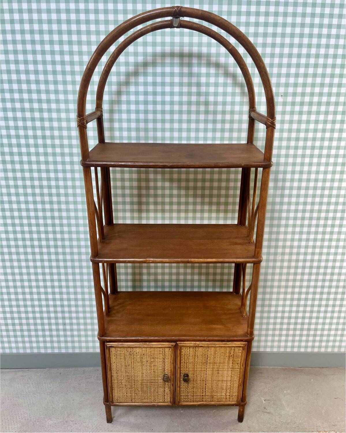 Rattan shelf on legs (refurbished)