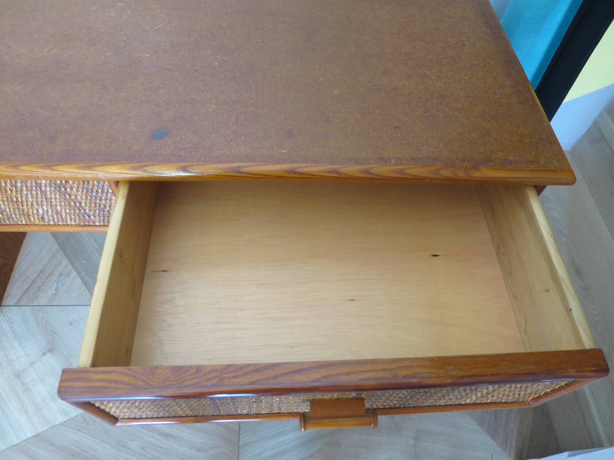 Vintage cane rattan desk with a large top and 5 drawers - 1960s/70s.
