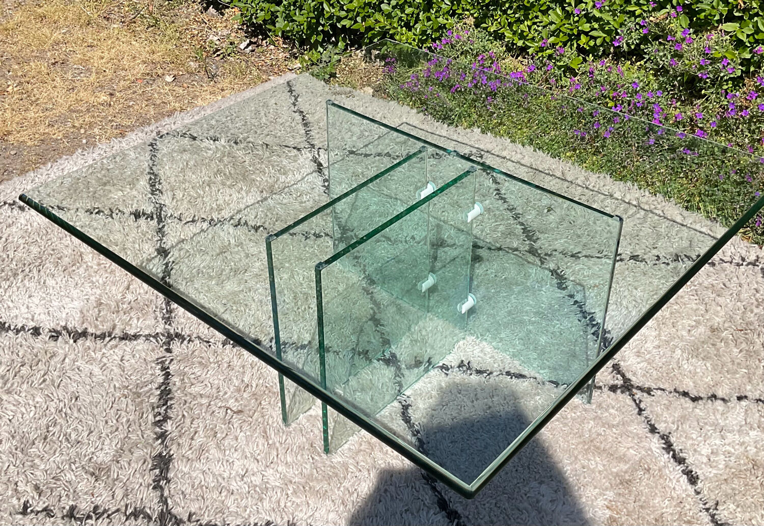 Low table design in tempered glass