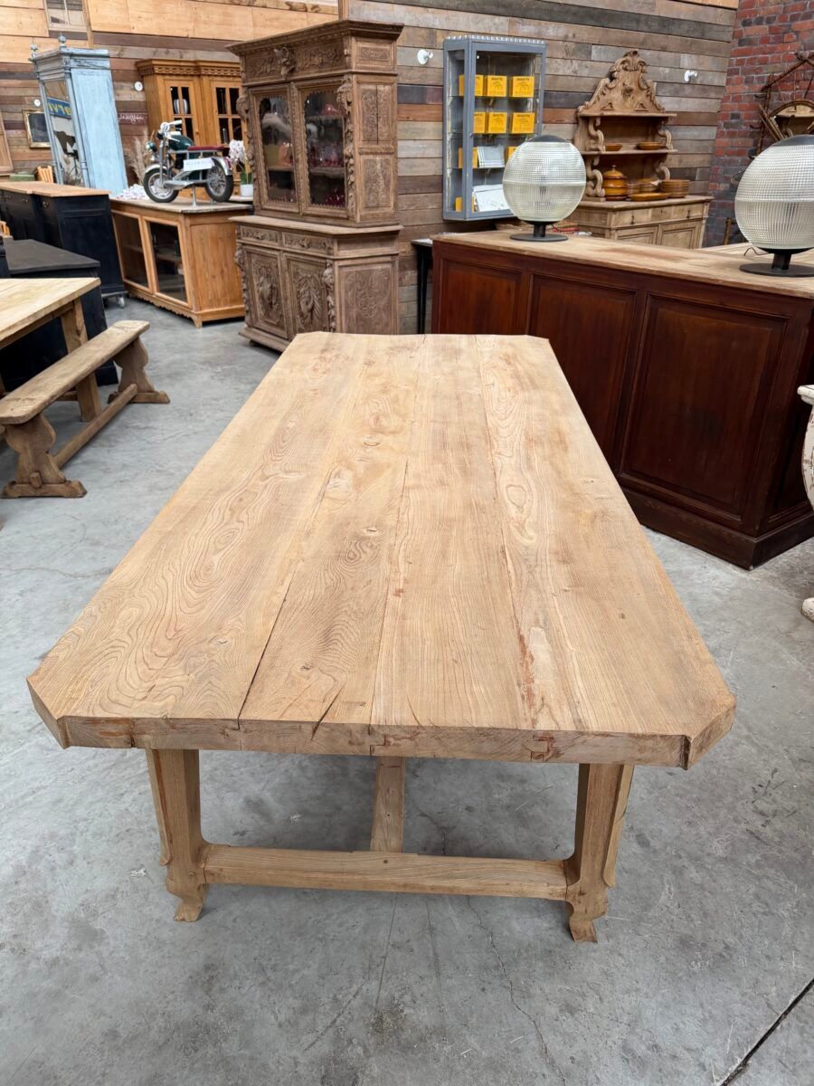 Grande table en orme milieu XXème