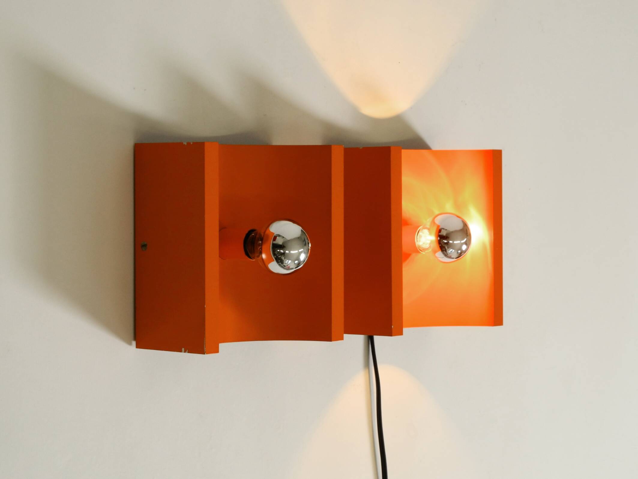 Paire de lampes murales en métal des années 60 de l'ère spatiale par Klaus Hempel pour Kaiser Leuchten