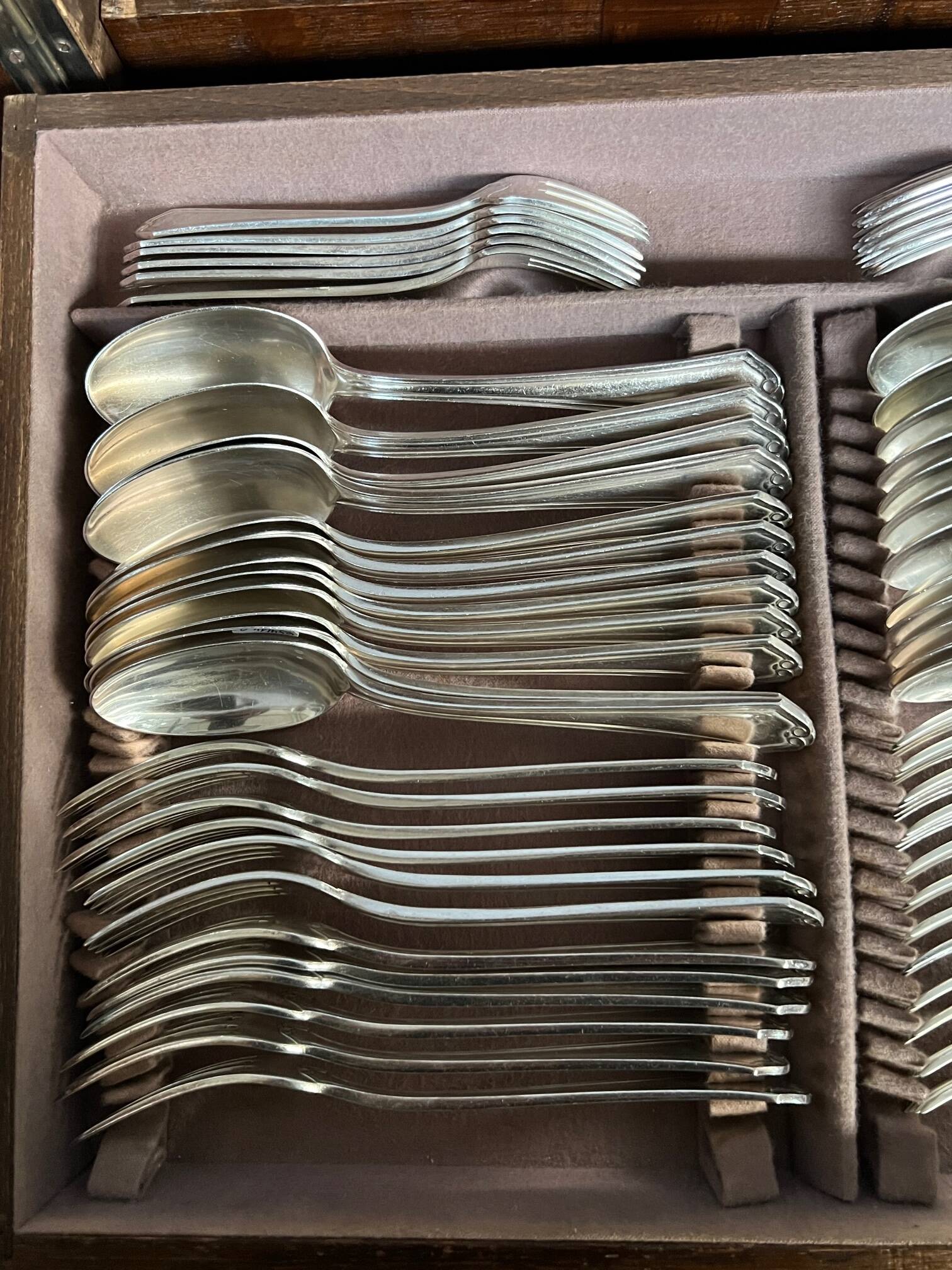 Wiskerman cutlery for 12 people - 127 pieces.