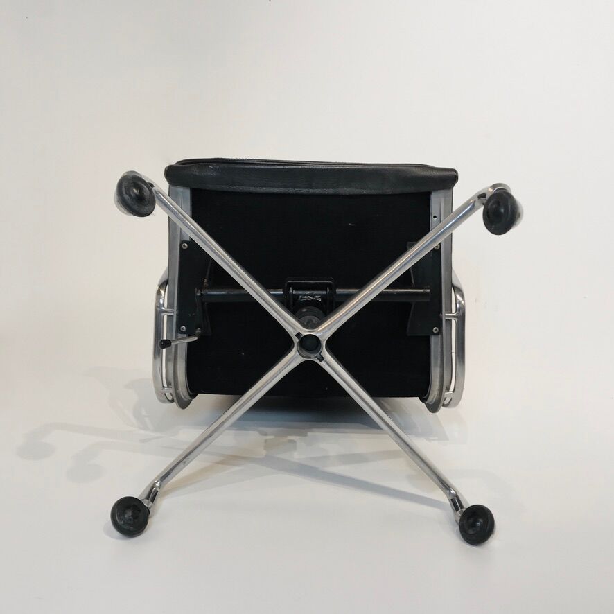 "EA 219" office chair designed by Charles and Ray Eames for Herman Miller, USA of the 1970's.