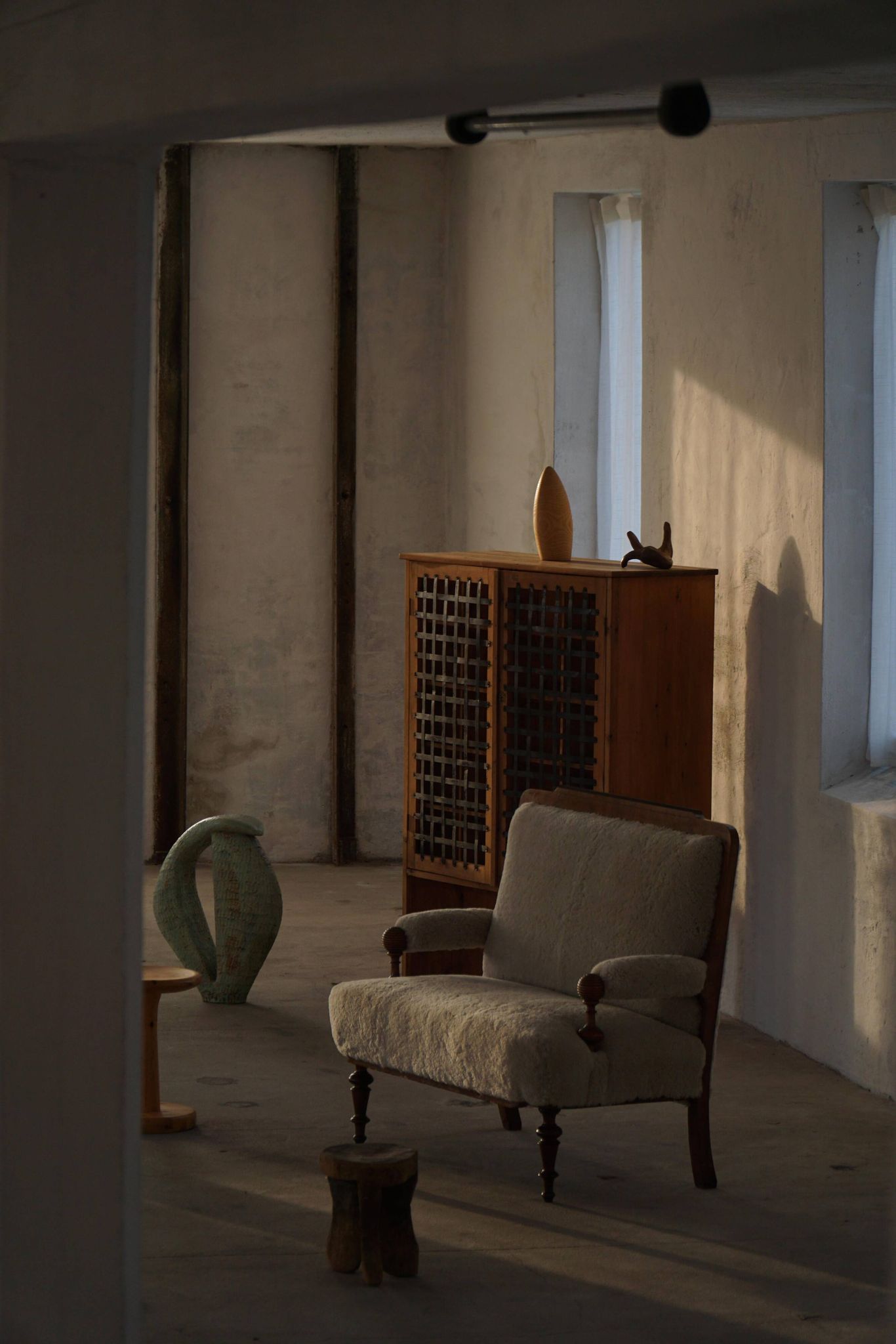 Danish two-seater canapé from the early 20th century in merino wool and wood, 1930s.
