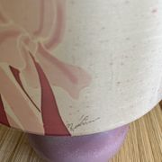 Lampe céramique lilas décor iris et oiseaux