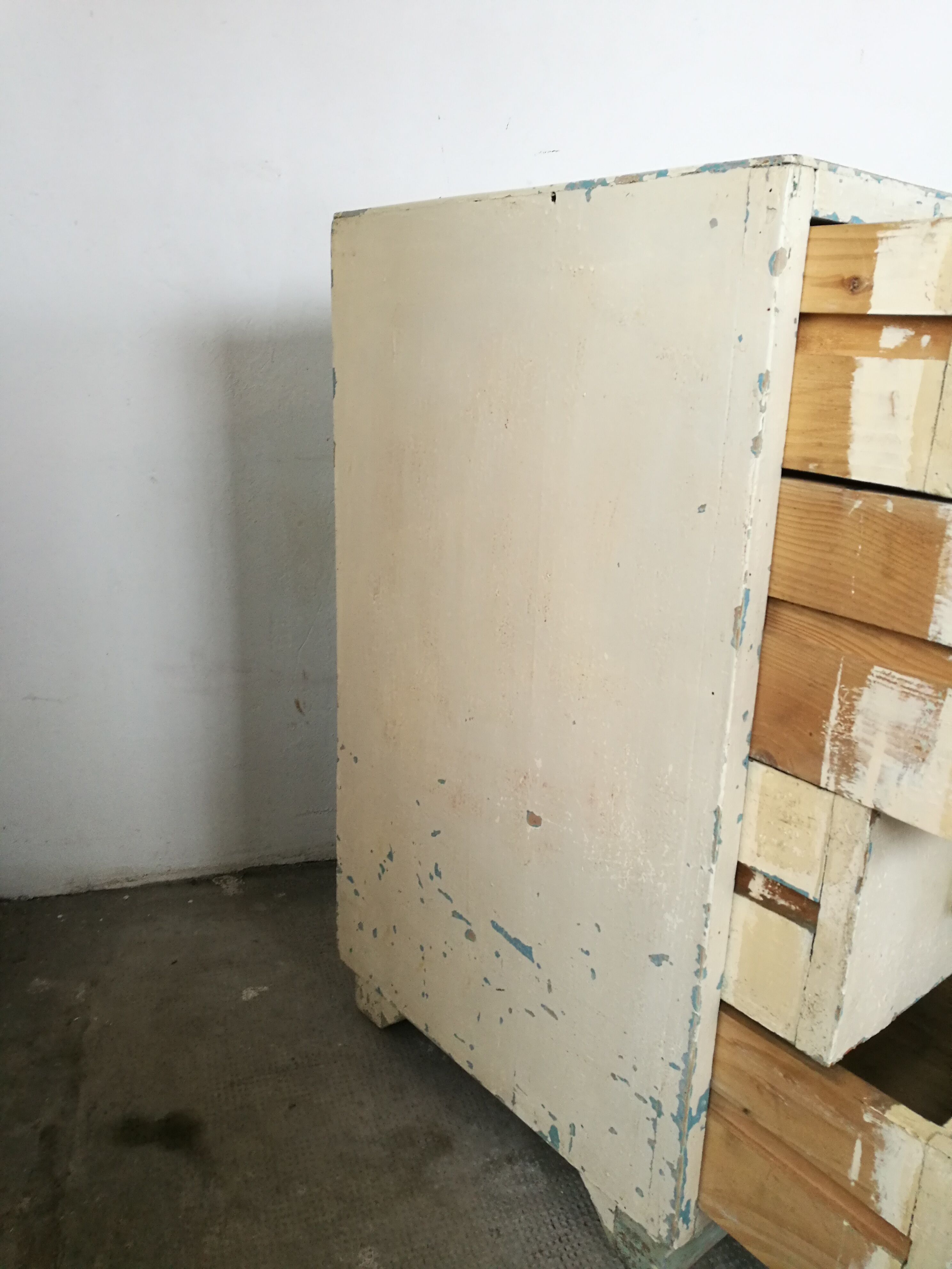 Workshop cabinet with drawers