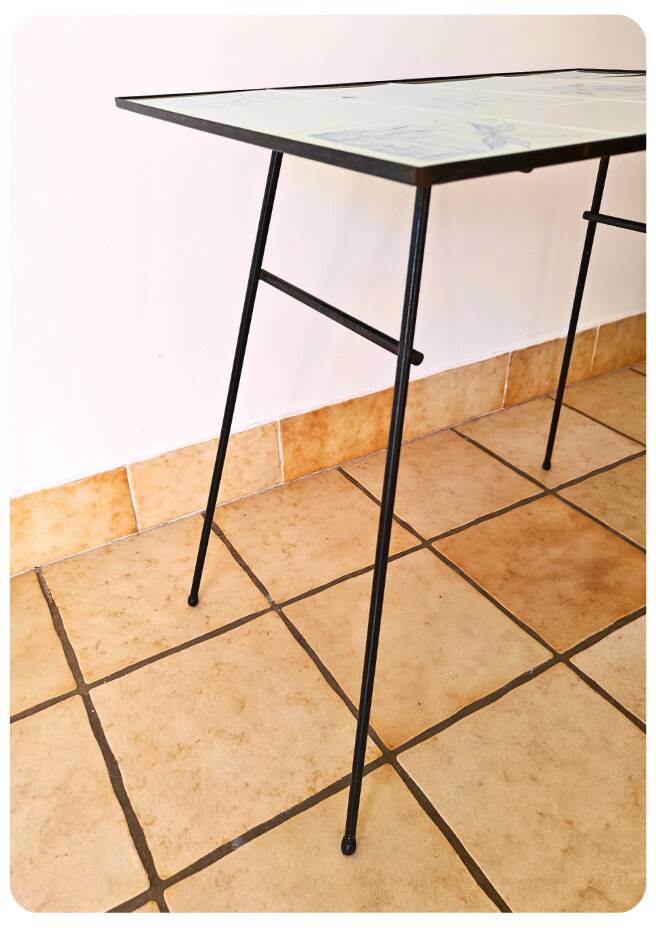 Table d'appoint vintage en fer forgé & céramique, oiseaux et papillons