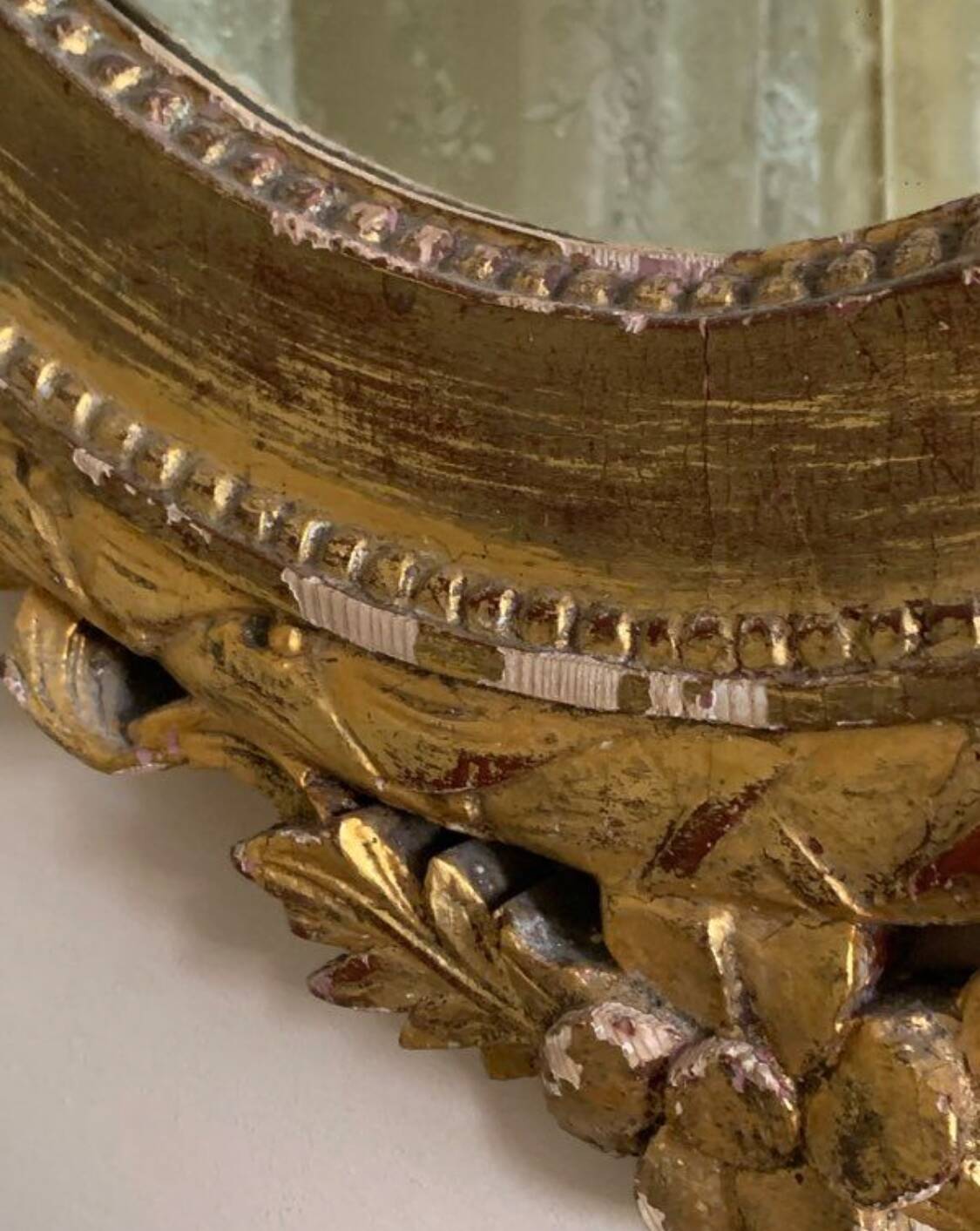 Antique oval mirror with gold leaf – Pediment with bow & floral motifs style